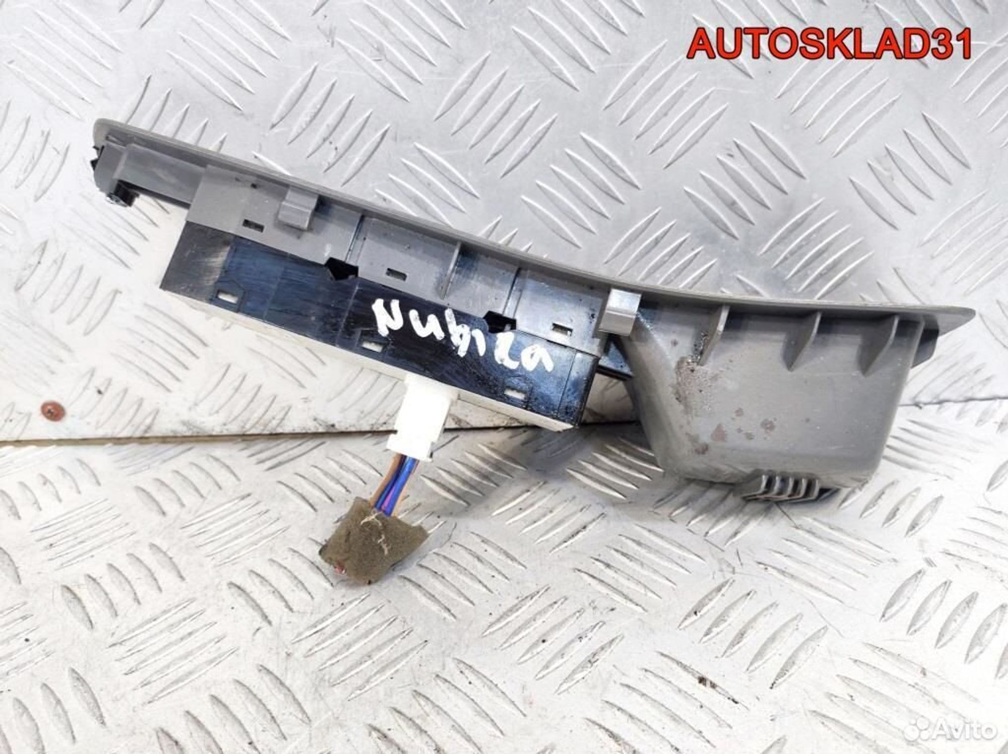 Блок кнопок стеклоподъёмника Chevrolet Lacetti - АвтоСклад31.рф - авторазборка контрактные б/у запчасти в г. Белгород Блок кнопок стеклоподъёмника Chevrolet Lacetti - АвтоСклад31.рф - авторазборка контрактные б/у запчасти в г. Белгород