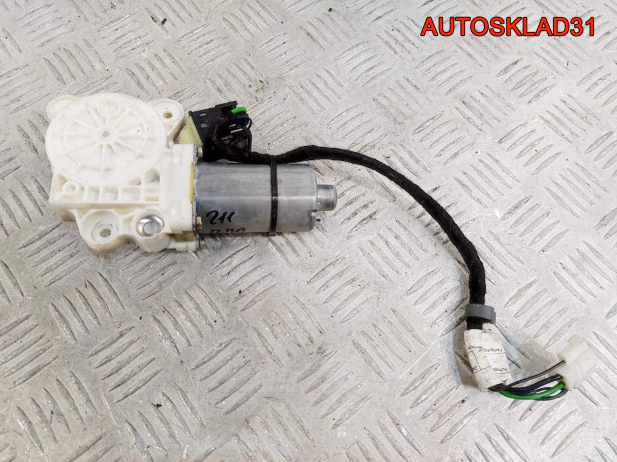Моторчик стеклоподъемника Mercedes W211 A2118203042 - АвтоСклад31.рф - авторазборка контрактные б/у запчасти в г. Белгород Моторчик стеклоподъемника Mercedes W211 A2118203042 - АвтоСклад31.рф - авторазборка контрактные б/у запчасти в г. Белгород