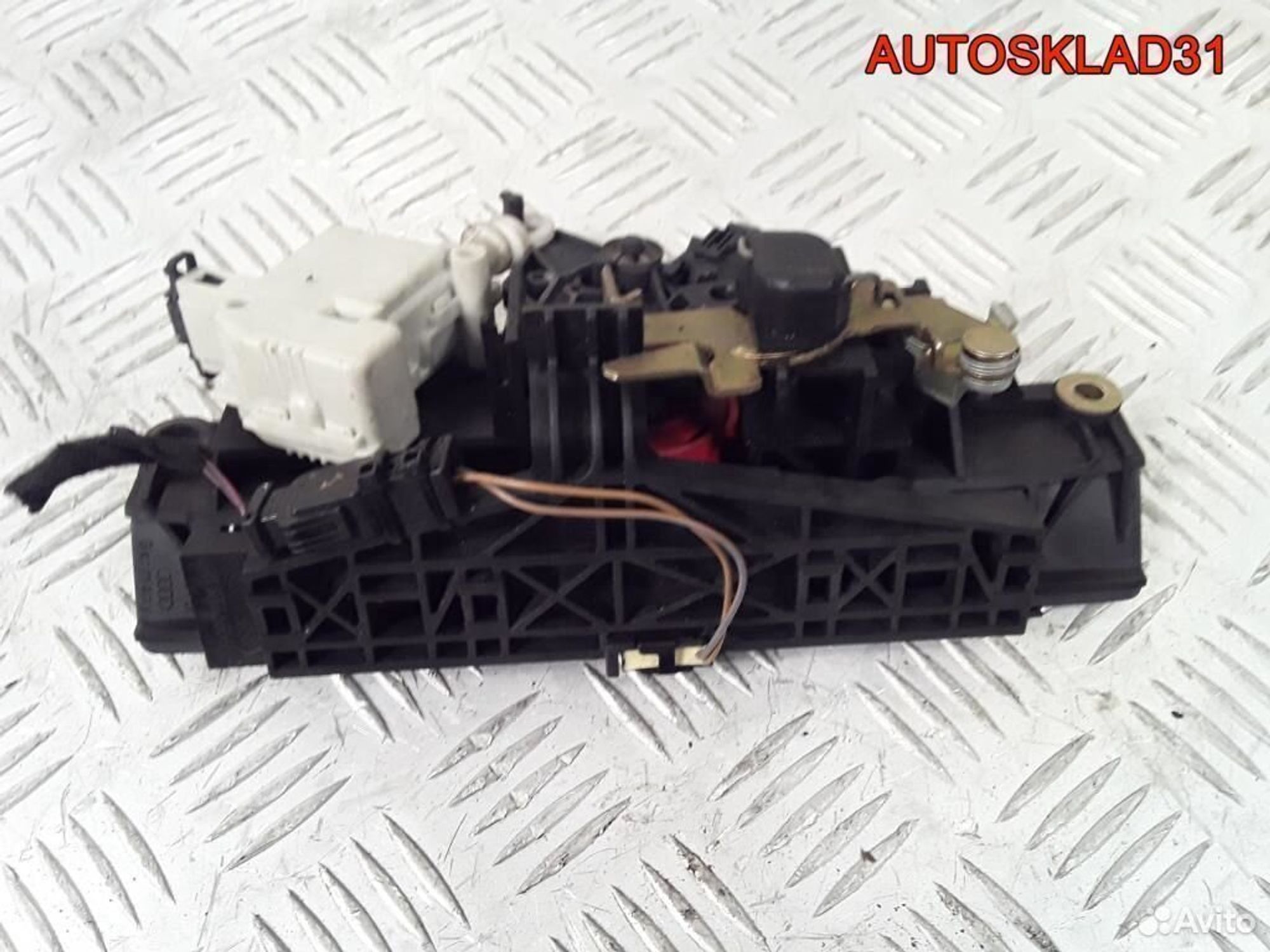Ручка открывания багажника Audi A6 C5 4B0827565H - АвтоСклад31.рф - авторазборка контрактные б/у запчасти в г. Белгород Ручка открывания багажника Audi A6 C5 4B0827565H - АвтоСклад31.рф - авторазборка контрактные б/у запчасти в г. Белгород