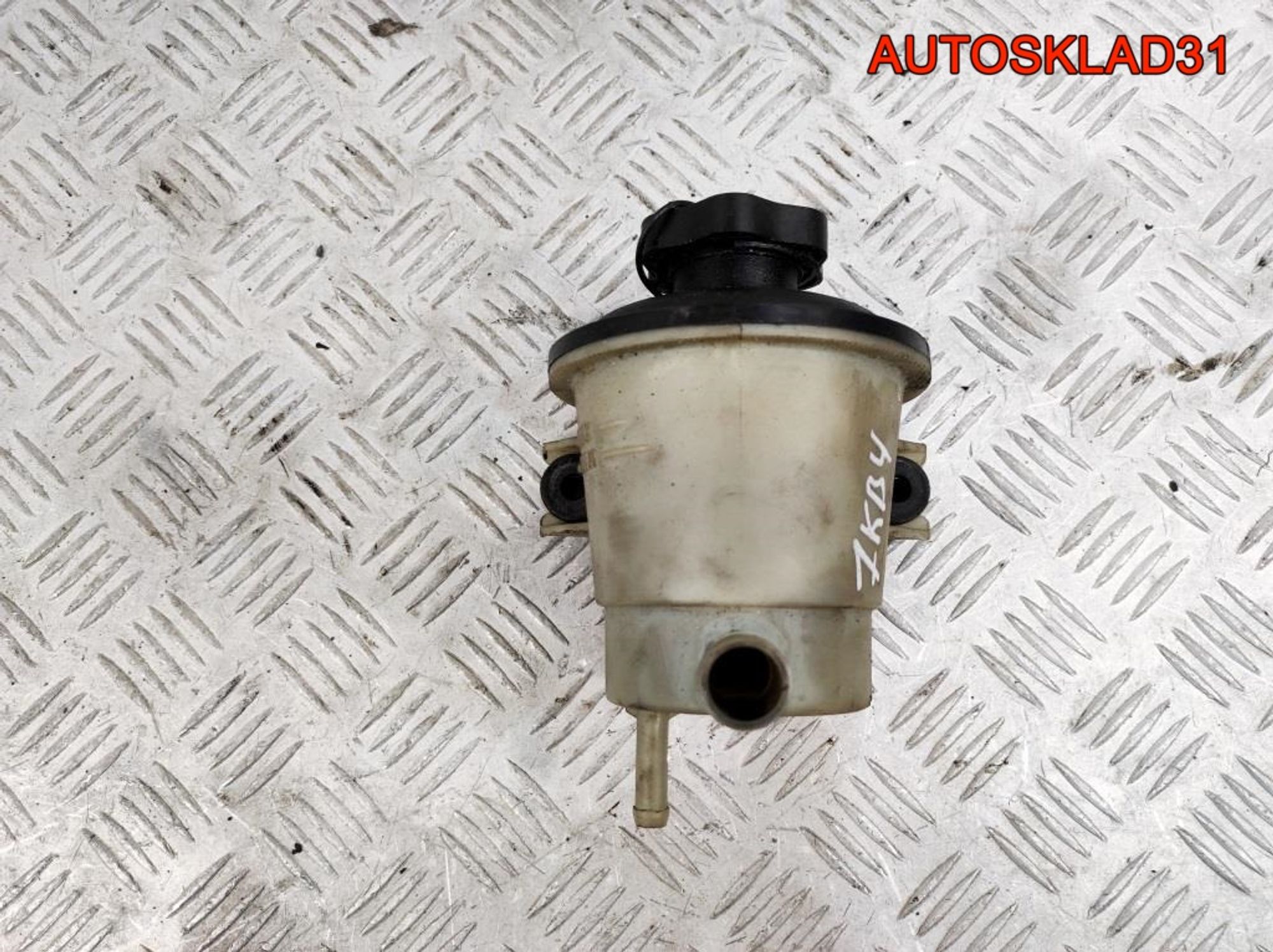 Бачок гидроусилителя Ford Maverick 2 3,0 7KB4 Бензин 3L843531AA - АвтоСклад31.рф - авторазборка контрактные б/у запчасти в г. Белгород Бачок гидроусилителя Ford Maverick 2 3,0 7KB4 Бензин 3L843531AA - АвтоСклад31.рф - авторазборка контрактные б/у запчасти в г. Белгород