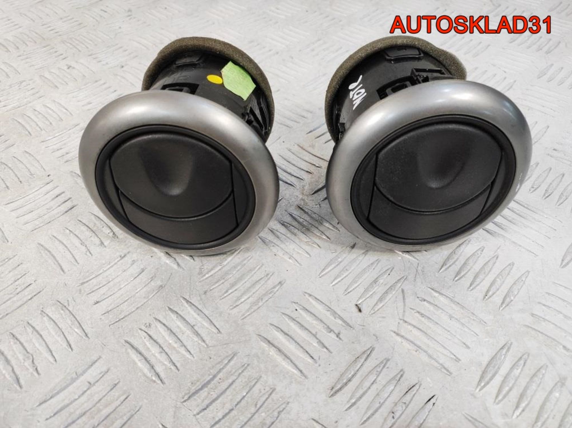 Дефлектор воздушный Nissan Note E11 687609U000 - АвтоСклад31.рф - авторазборка контрактные б/у запчасти в г. Белгород Дефлектор воздушный Nissan Note E11 687609U000 - АвтоСклад31.рф - авторазборка контрактные б/у запчасти в г. Белгород