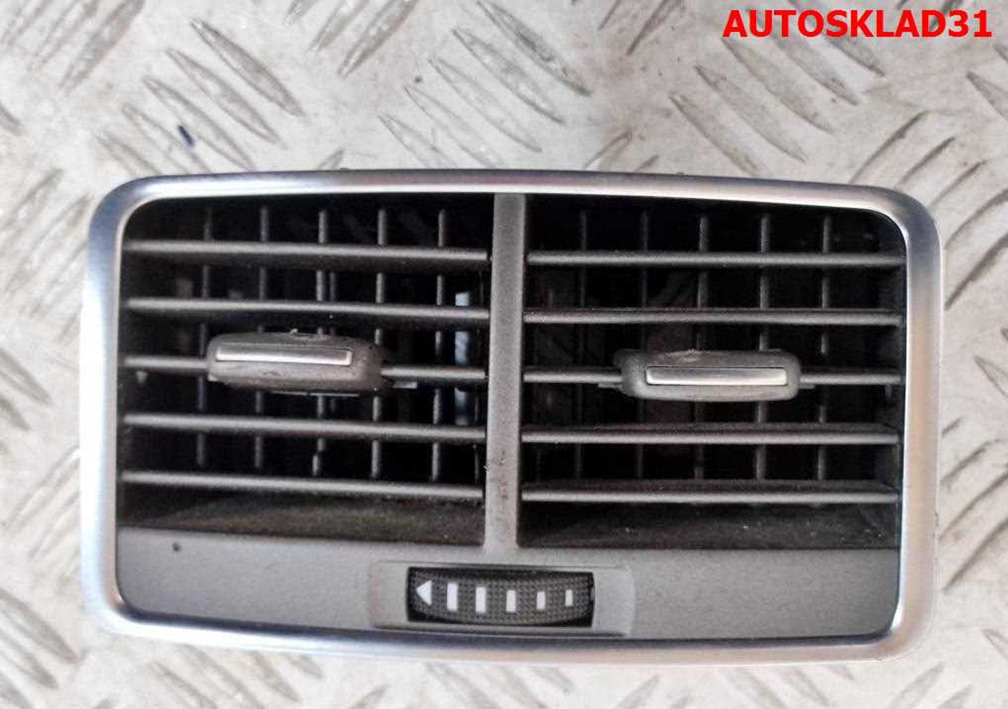 Дефлектор воздушный в заднею консоль Audi A6 C6 4F0819203 - АвтоСклад31.рф - авторазборка контрактные б/у запчасти в г. Белгород Дефлектор воздушный в заднею консоль Audi A6 C6 4F0819203 - АвтоСклад31.рф - авторазборка контрактные б/у запчасти в г. Белгород