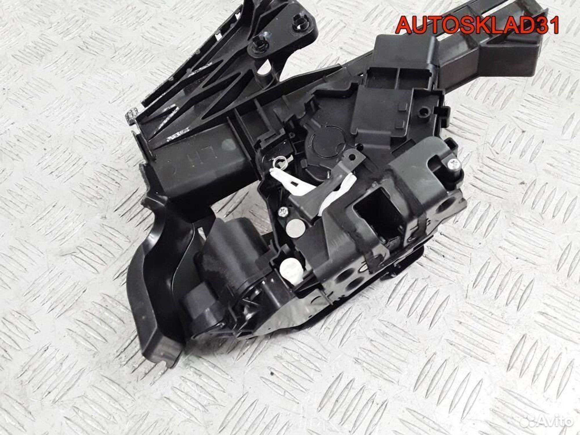 Замок двери задней левой Ford Focus 2 4M5AA26413AE - АвтоСклад31.рф - авторазборка контрактные б/у запчасти в г. Белгород Замок двери задней левой Ford Focus 2 4M5AA26413AE - АвтоСклад31.рф - авторазборка контрактные б/у запчасти в г. Белгород