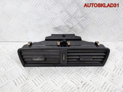 Дефлектор воздушный центр Skoda Fabia 6V0820951 - АвтоСклад31.рф - авторазборка контрактные б/у запчасти в г. Белгород