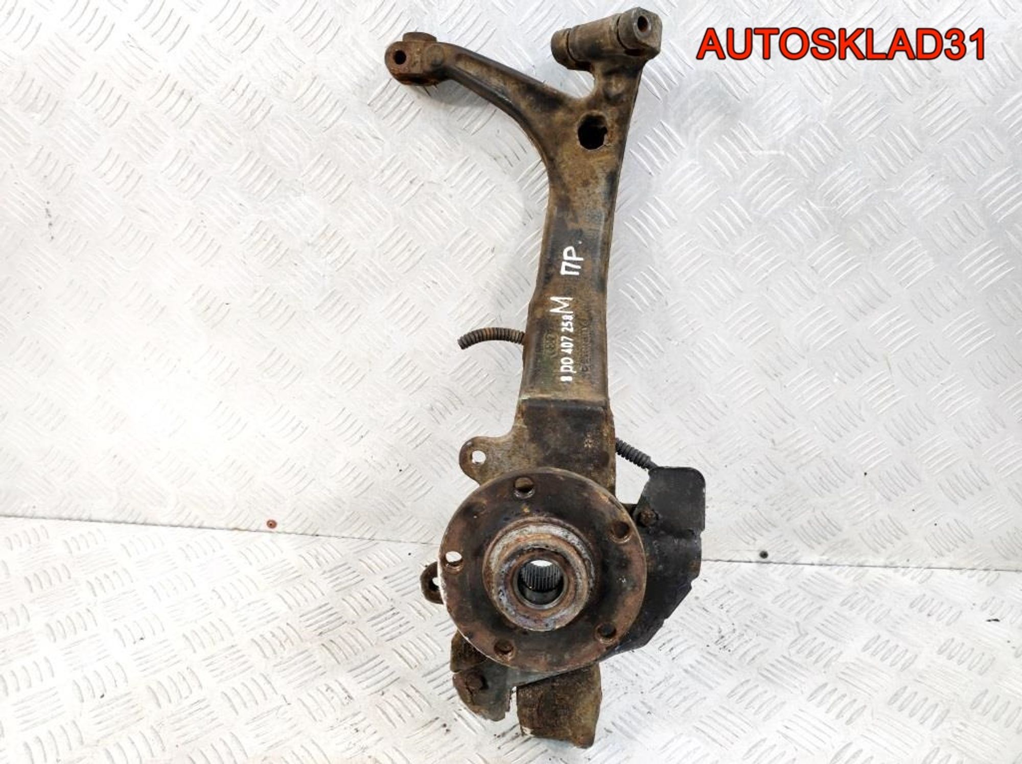 Кулак передний правый VW Passat B5 8D0407258M - АвтоСклад31.рф - авторазборка контрактные б/у запчасти в г. Белгород Кулак передний правый VW Passat B5 8D0407258M - АвтоСклад31.рф - авторазборка контрактные б/у запчасти в г. Белгород