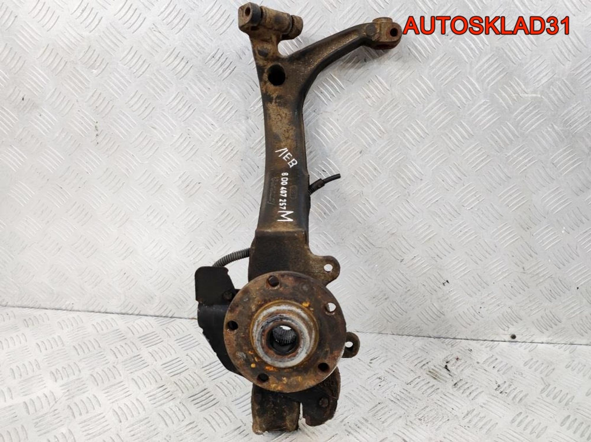 Кулак передний левый VW Passat B5 8D0407257M - АвтоСклад31.рф - авторазборка контрактные б/у запчасти в г. Белгород Кулак передний левый VW Passat B5 8D0407257M - АвтоСклад31.рф - авторазборка контрактные б/у запчасти в г. Белгород