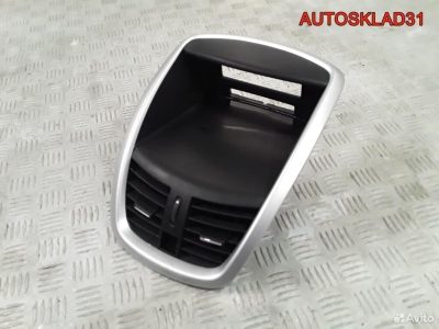 Дефлектор воздушный центральный Peugeot 207 8265LS - АвтоСклад31.рф - авторазборка контрактные б/у запчасти в г. Белгород