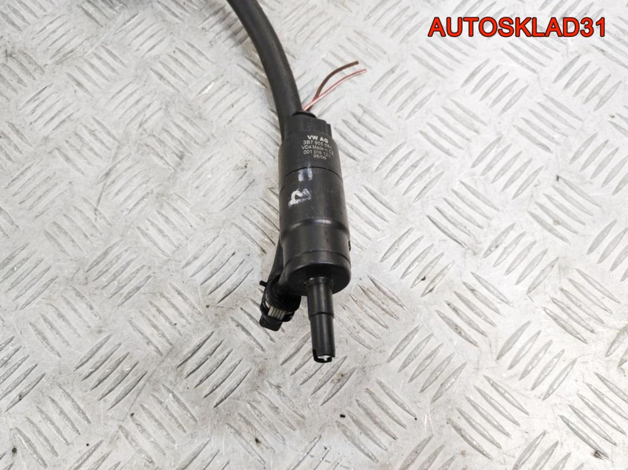 Насос омывателя фар VW Passat B5 3B7955681 - АвтоСклад31.рф - авторазборка контрактные б/у запчасти в г. Белгород Насос омывателя фар VW Passat B5 3B7955681 - АвтоСклад31.рф - авторазборка контрактные б/у запчасти в г. Белгород