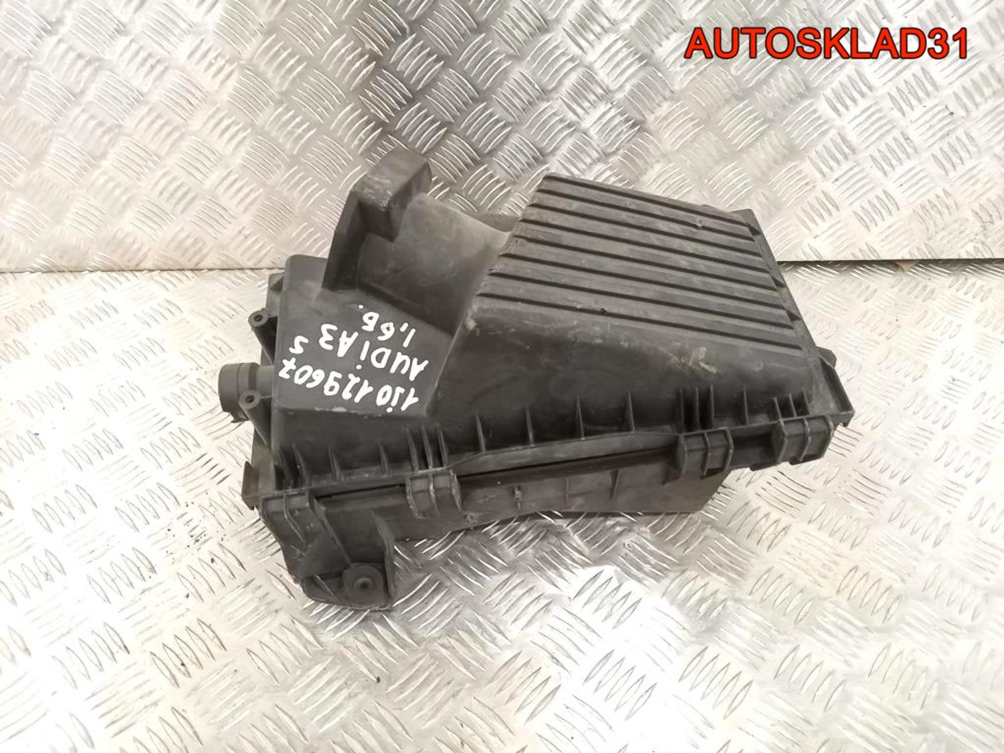 Корпус воздушного фильтра Audi A3 1J0129607S - АвтоСклад31.рф - авторазборка контрактные б/у запчасти в г. Белгород Корпус воздушного фильтра Audi A3 1J0129607S - АвтоСклад31.рф - авторазборка контрактные б/у запчасти в г. Белгород
