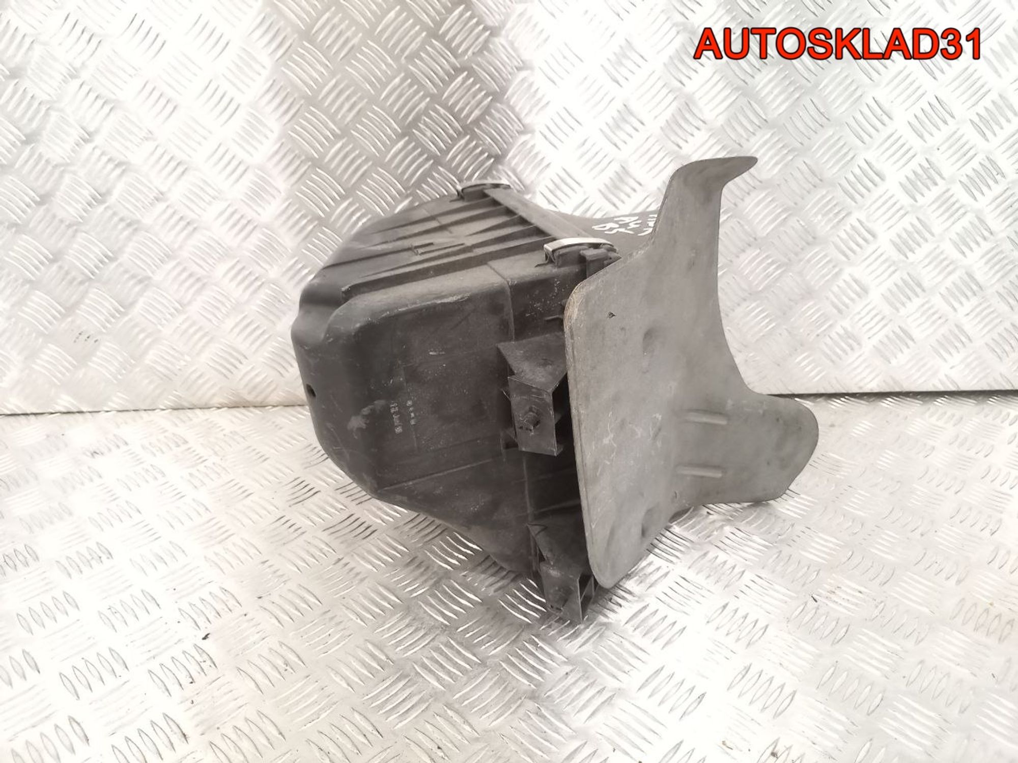 Корпус воздушного фильтра Audi A4 B5 058133837E - АвтоСклад31.рф - авторазборка контрактные б/у запчасти в г. Белгород Корпус воздушного фильтра Audi A4 B5 058133837E - АвтоСклад31.рф - авторазборка контрактные б/у запчасти в г. Белгород