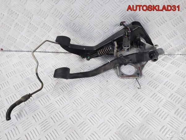 Петля двери передней правой Audi A8 D3 4E0831412A - АвтоСклад31.рф - авторазборка контрактные б/у запчасти в г. Белгород