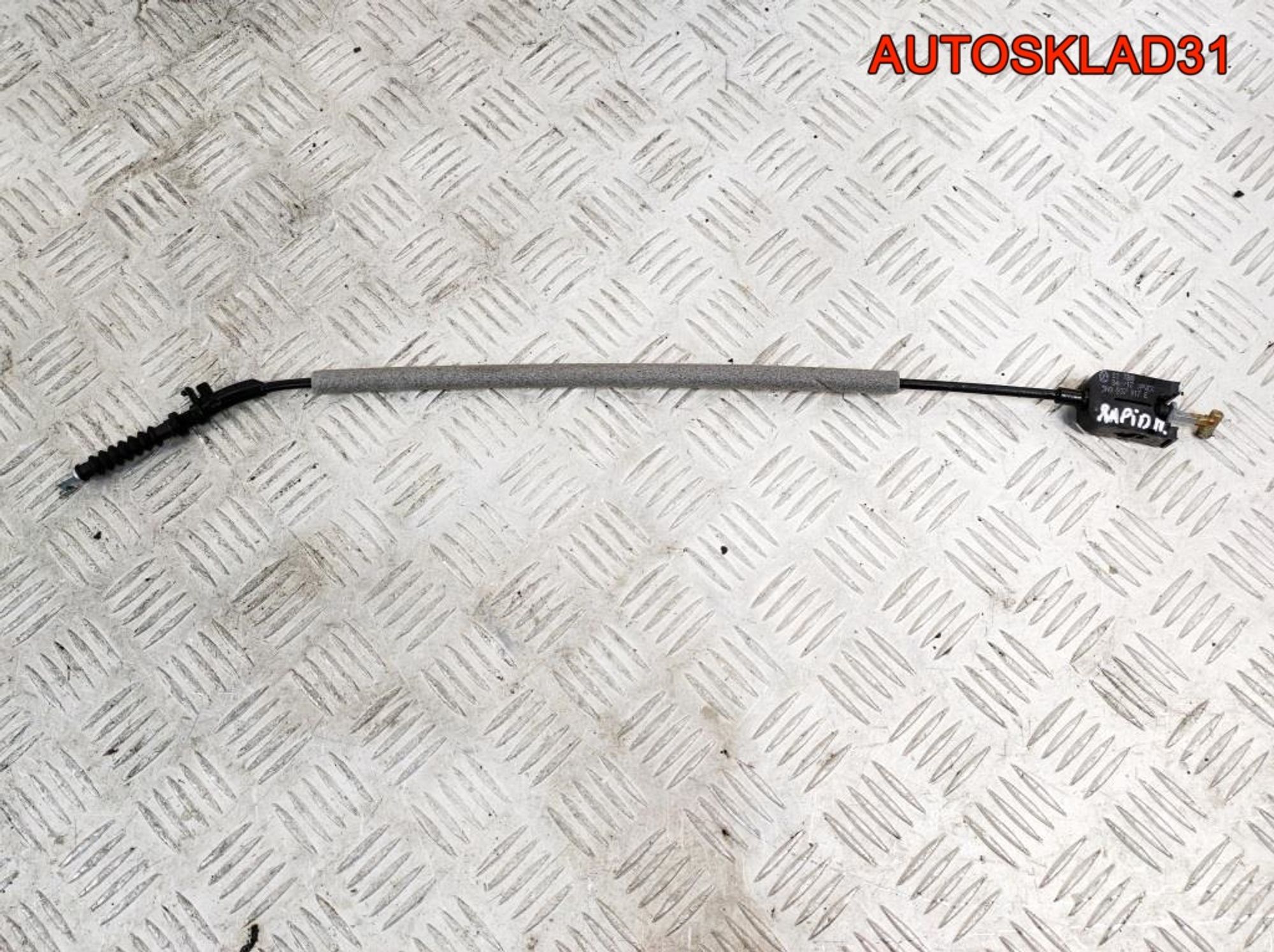 Трос открывания передней двери Skoda Rapid 5N0837017E - АвтоСклад31.рф - авторазборка контрактные б/у запчасти в г. Белгород Трос открывания передней двери Skoda Rapid 5N0837017E - АвтоСклад31.рф - авторазборка контрактные б/у запчасти в г. Белгород