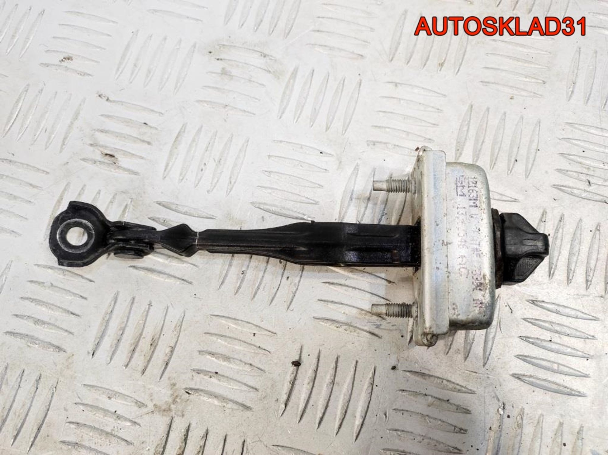 Ограничитель двери передней Opel Astra J 13270665 - АвтоСклад31.рф - авторазборка контрактные б/у запчасти в г. Белгород Ограничитель двери передней Opel Astra J 13270665 - АвтоСклад31.рф - авторазборка контрактные б/у запчасти в г. Белгород