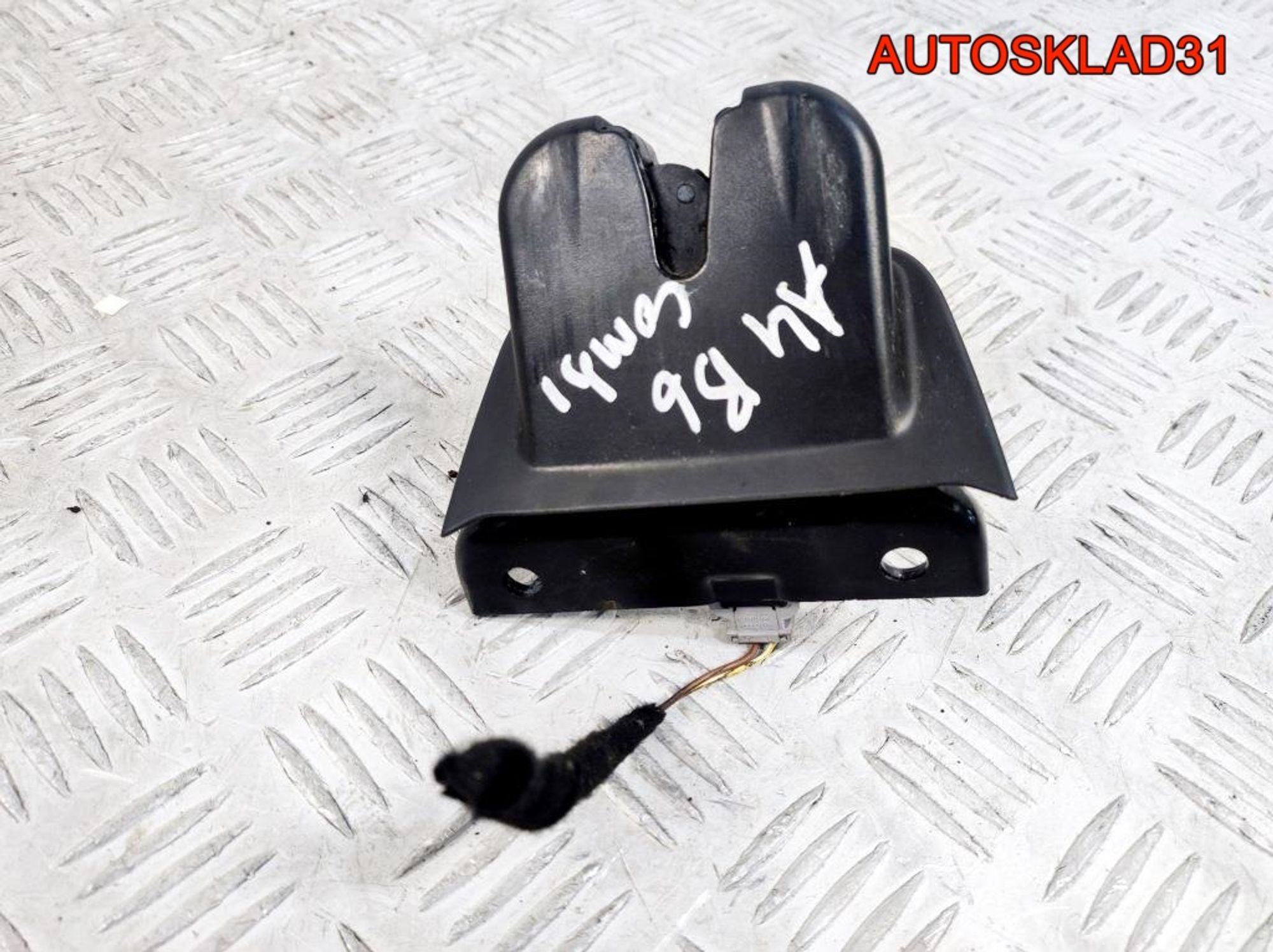 Замок багажника Audi A4 B6 4B9827505N Универсал - АвтоСклад31.рф - авторазборка контрактные б/у запчасти в г. Белгород Замок багажника Audi A4 B6 4B9827505N Универсал - АвтоСклад31.рф - авторазборка контрактные б/у запчасти в г. Белгород