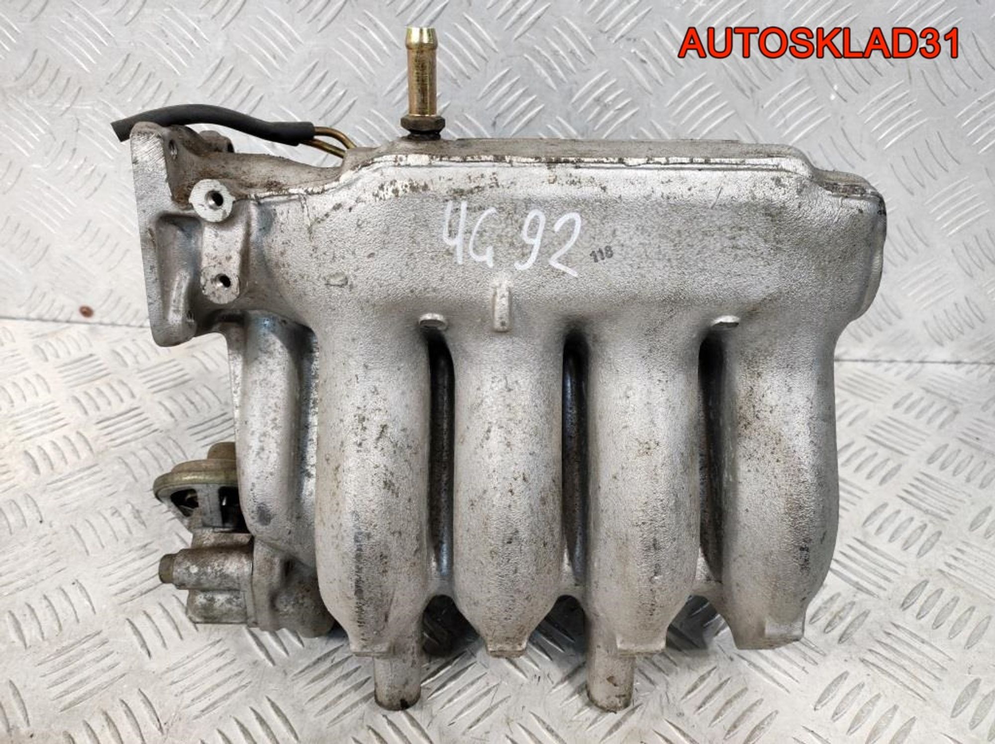 Коллектор впускной Mitsubishi Carisma DA 1,6 4G92 - АвтоСклад31.рф - авторазборка контрактные б/у запчасти в г. Белгород Коллектор впускной Mitsubishi Carisma DA 1,6 4G92 - АвтоСклад31.рф - авторазборка контрактные б/у запчасти в г. Белгород