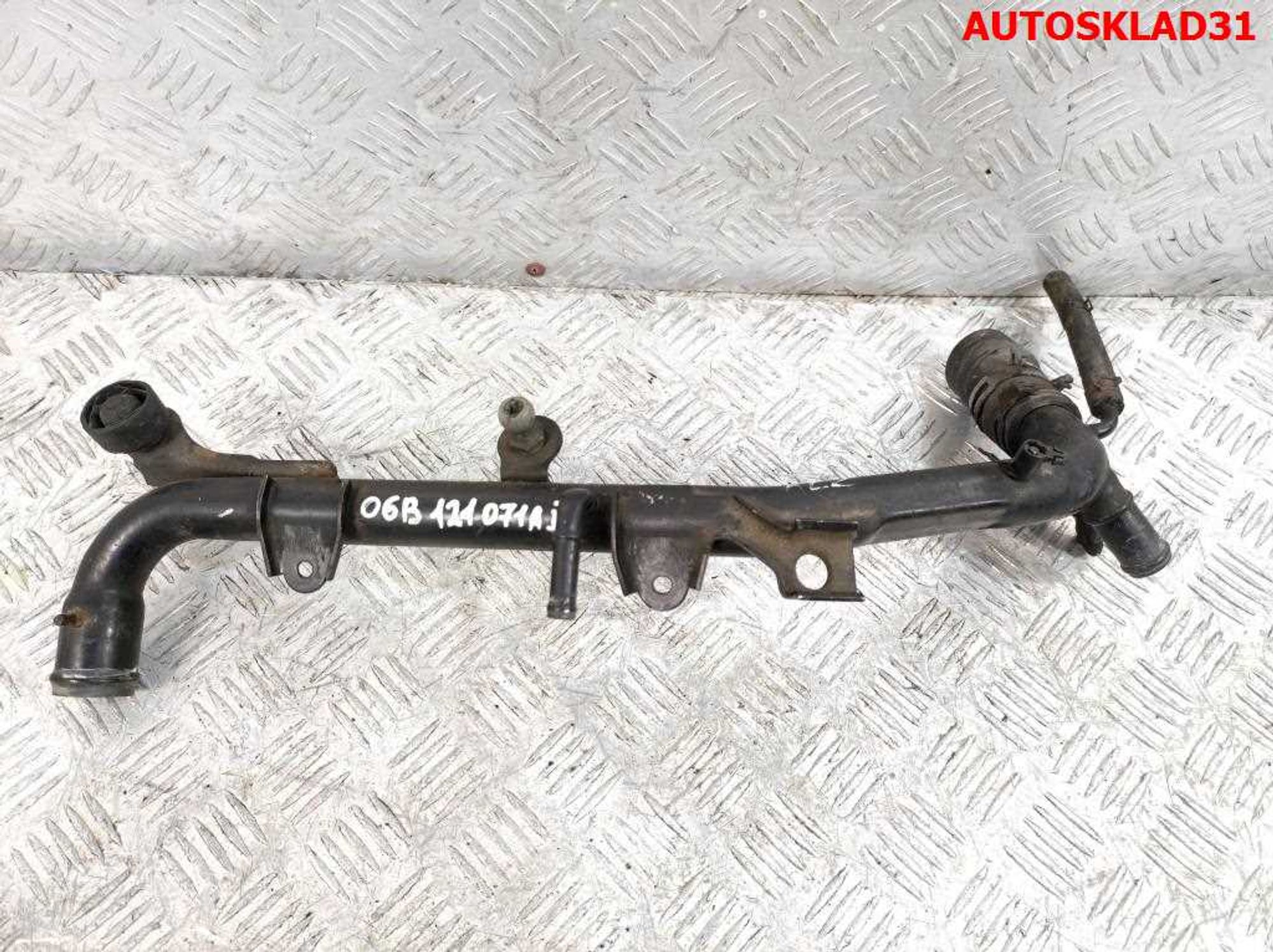 Трубка охлаждающей жидкости VW Passat B5 1,6 ALZ 06B121071AJ - АвтоСклад31.рф - авторазборка контрактные б/у запчасти в г. Белгород Трубка охлаждающей жидкости VW Passat B5 1,6 ALZ 06B121071AJ - АвтоСклад31.рф - авторазборка контрактные б/у запчасти в г. Белгород