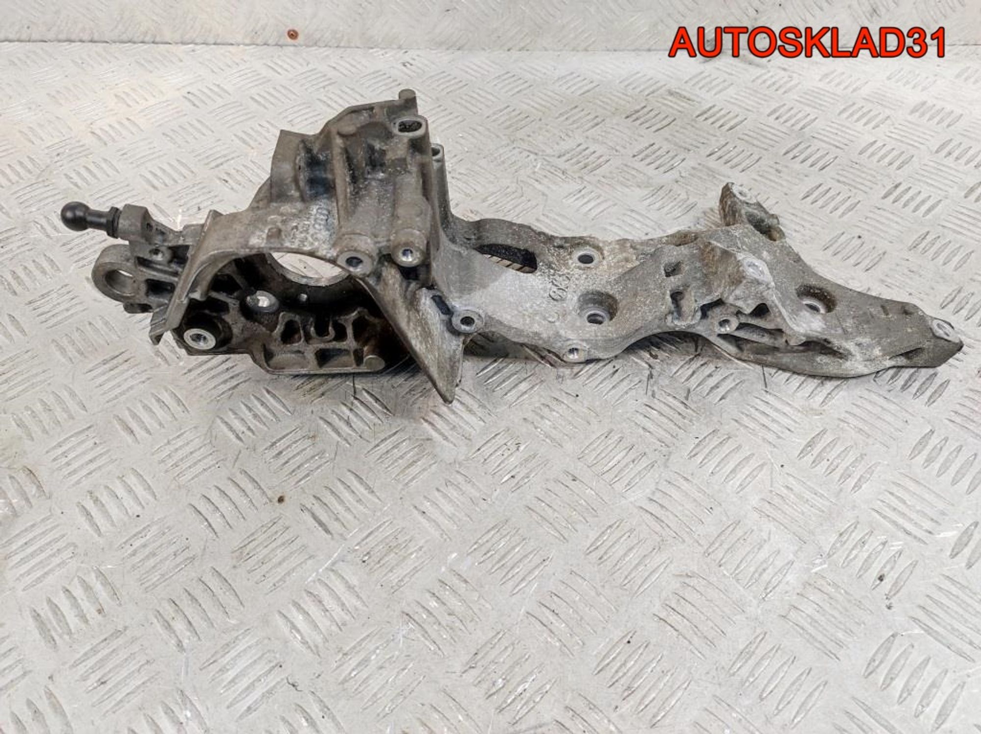 Кронштейн генератора Skoda Rapid 1,6 CXM Дизель 04L903143B - АвтоСклад31.рф - авторазборка контрактные б/у запчасти в г. Белгород Кронштейн генератора Skoda Rapid 1,6 CXM Дизель 04L903143B - АвтоСклад31.рф - авторазборка контрактные б/у запчасти в г. Белгород
