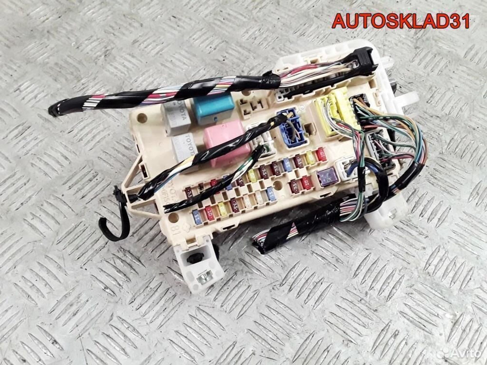 Блок предохранителей салона Toyota CorollaVerso - АвтоСклад31.рф - авторазборка контрактные б/у запчасти в г. Белгород Блок предохранителей салона Toyota CorollaVerso - АвтоСклад31.рф - авторазборка контрактные б/у запчасти в г. Белгород