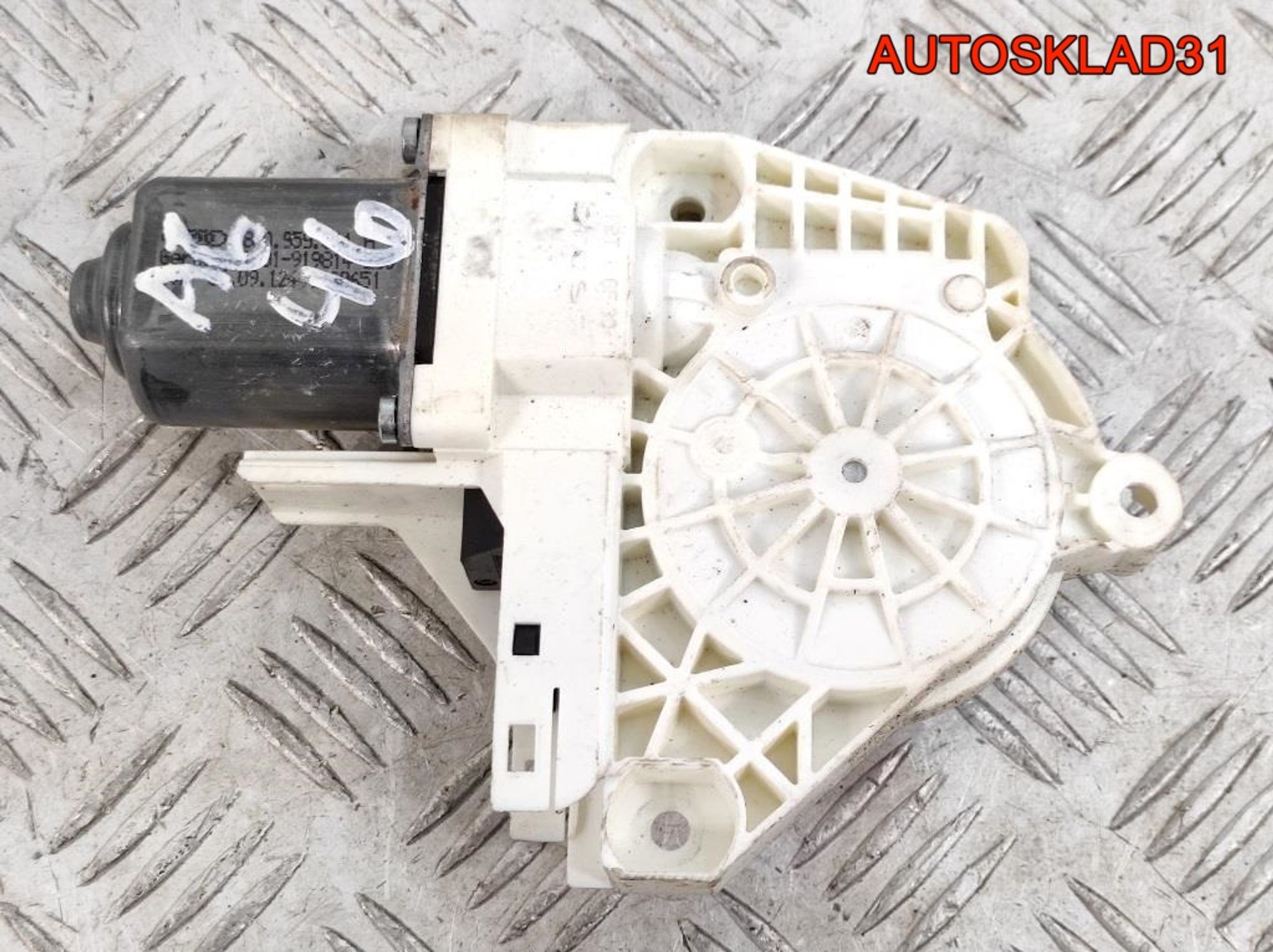Моторчик стеклоподъемника задний R Audi A6 C7 8K0959811A - АвтоСклад31.рф - авторазборка контрактные б/у запчасти в г. Белгород Моторчик стеклоподъемника задний R Audi A6 C7 8K0959811A - АвтоСклад31.рф - авторазборка контрактные б/у запчасти в г. Белгород