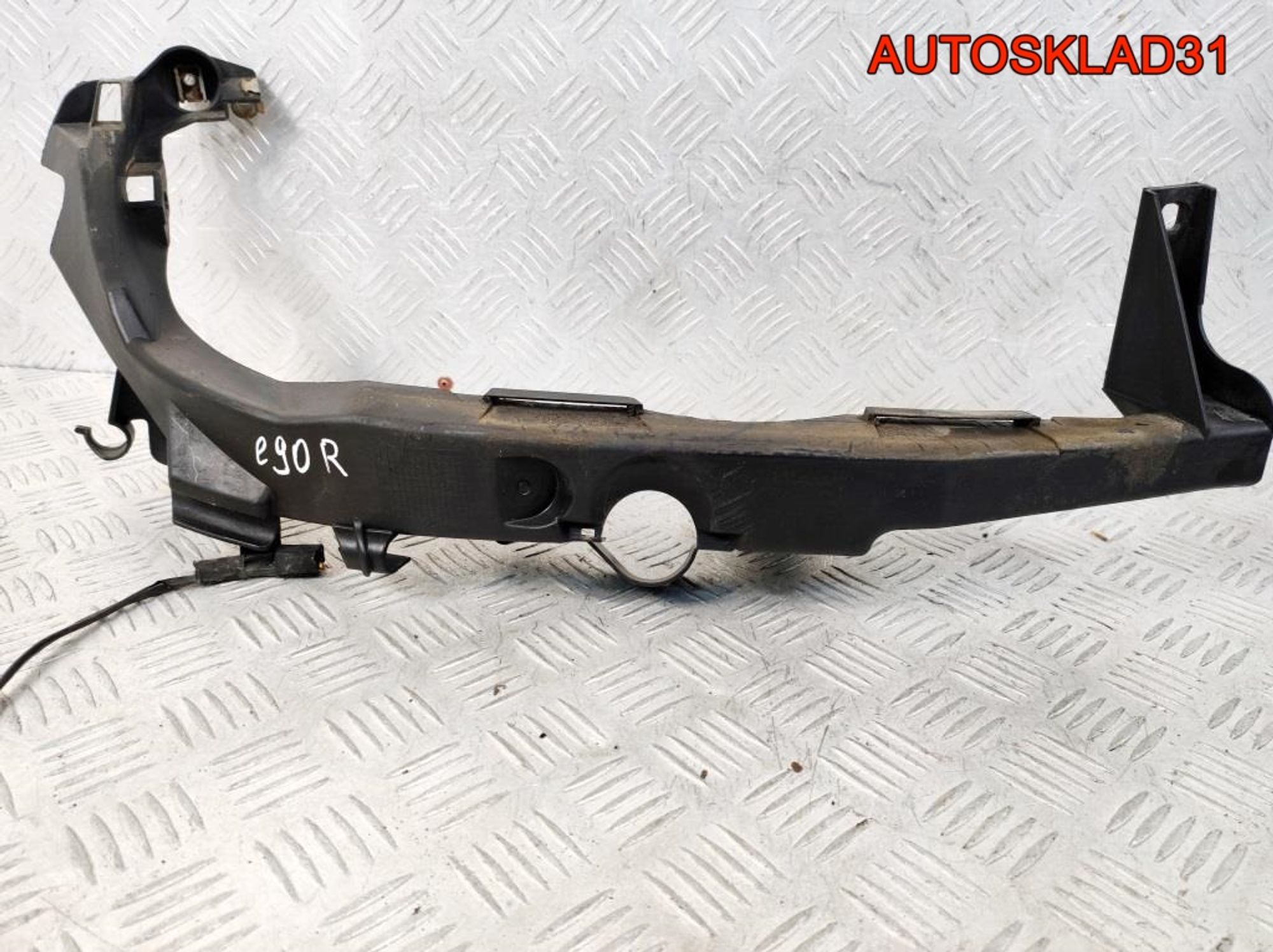 Кронштейн фар правый BMW E90 51117116708 - АвтоСклад31.рф - авторазборка контрактные б/у запчасти в г. Белгород Кронштейн фар правый BMW E90 51117116708 - АвтоСклад31.рф - авторазборка контрактные б/у запчасти в г. Белгород