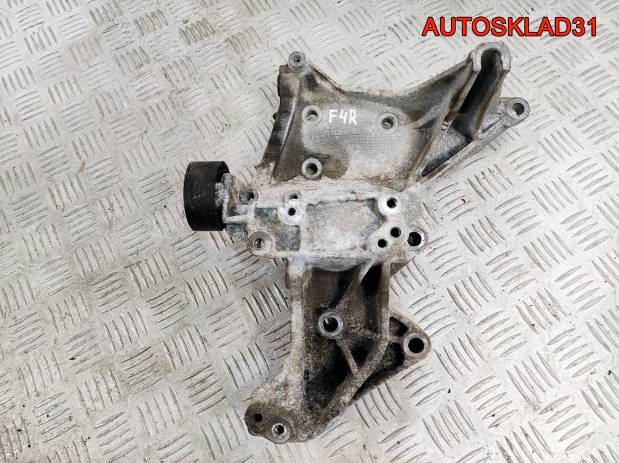Кронштейн генератора Renault Scenic 1 2.0 F4R 740 7700103525 - АвтоСклад31.рф - авторазборка контрактные б/у запчасти в г. Белгород Кронштейн генератора Renault Scenic 1 2.0 F4R 740 7700103525 - АвтоСклад31.рф - авторазборка контрактные б/у запчасти в г. Белгород