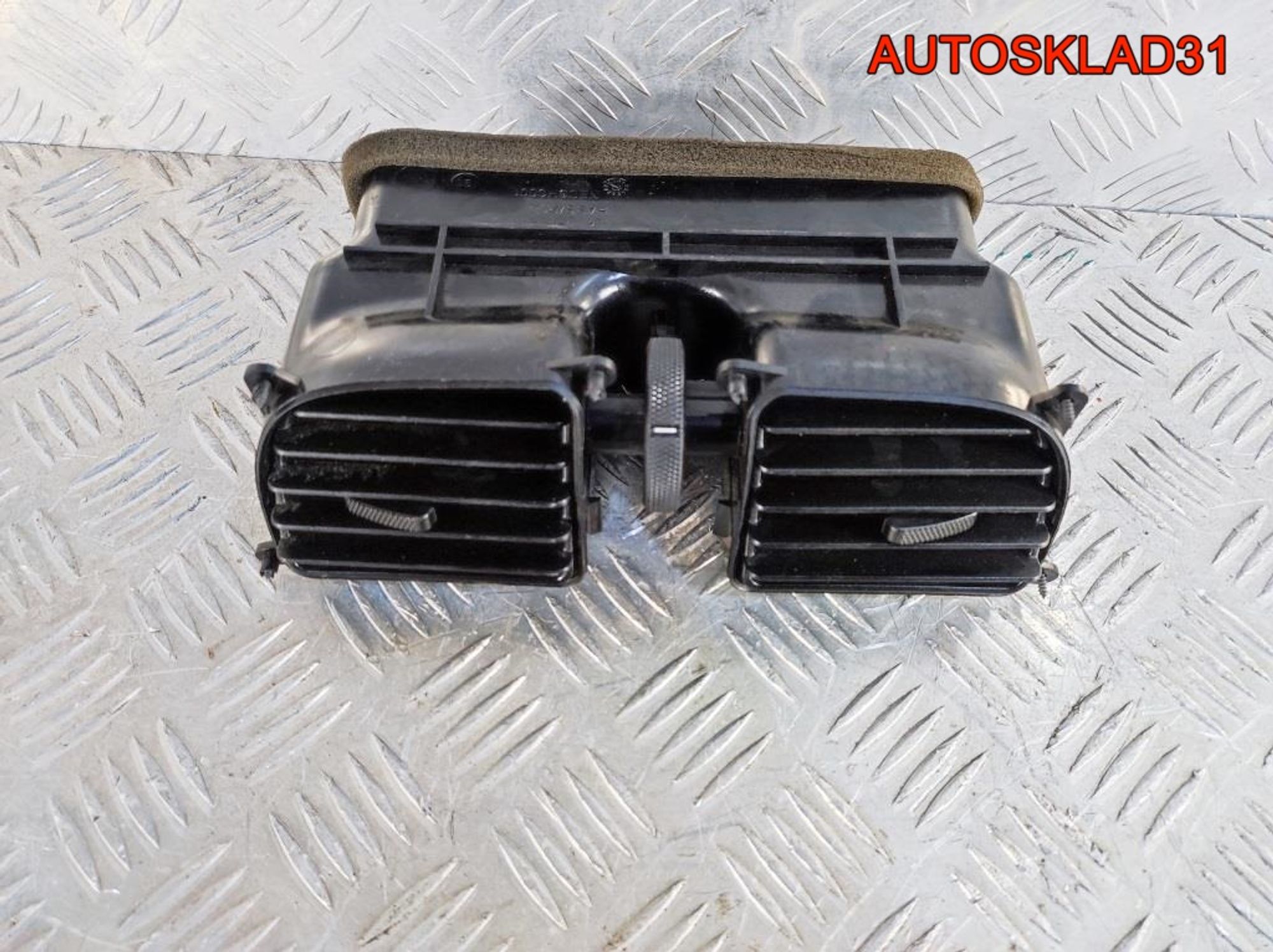 Дефлектор воздушный Mitsubishi Carisma DA 8030A117 - АвтоСклад31.рф - авторазборка контрактные б/у запчасти в г. Белгород Дефлектор воздушный Mitsubishi Carisma DA 8030A117 - АвтоСклад31.рф - авторазборка контрактные б/у запчасти в г. Белгород
