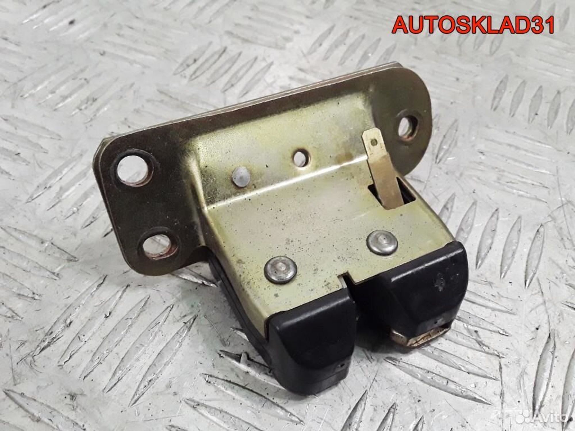 Замок багажника Mitsubishi Carisma DA MR100905 - АвтоСклад31.рф - авторазборка контрактные б/у запчасти в г. Белгород Замок багажника Mitsubishi Carisma DA MR100905 - АвтоСклад31.рф - авторазборка контрактные б/у запчасти в г. Белгород