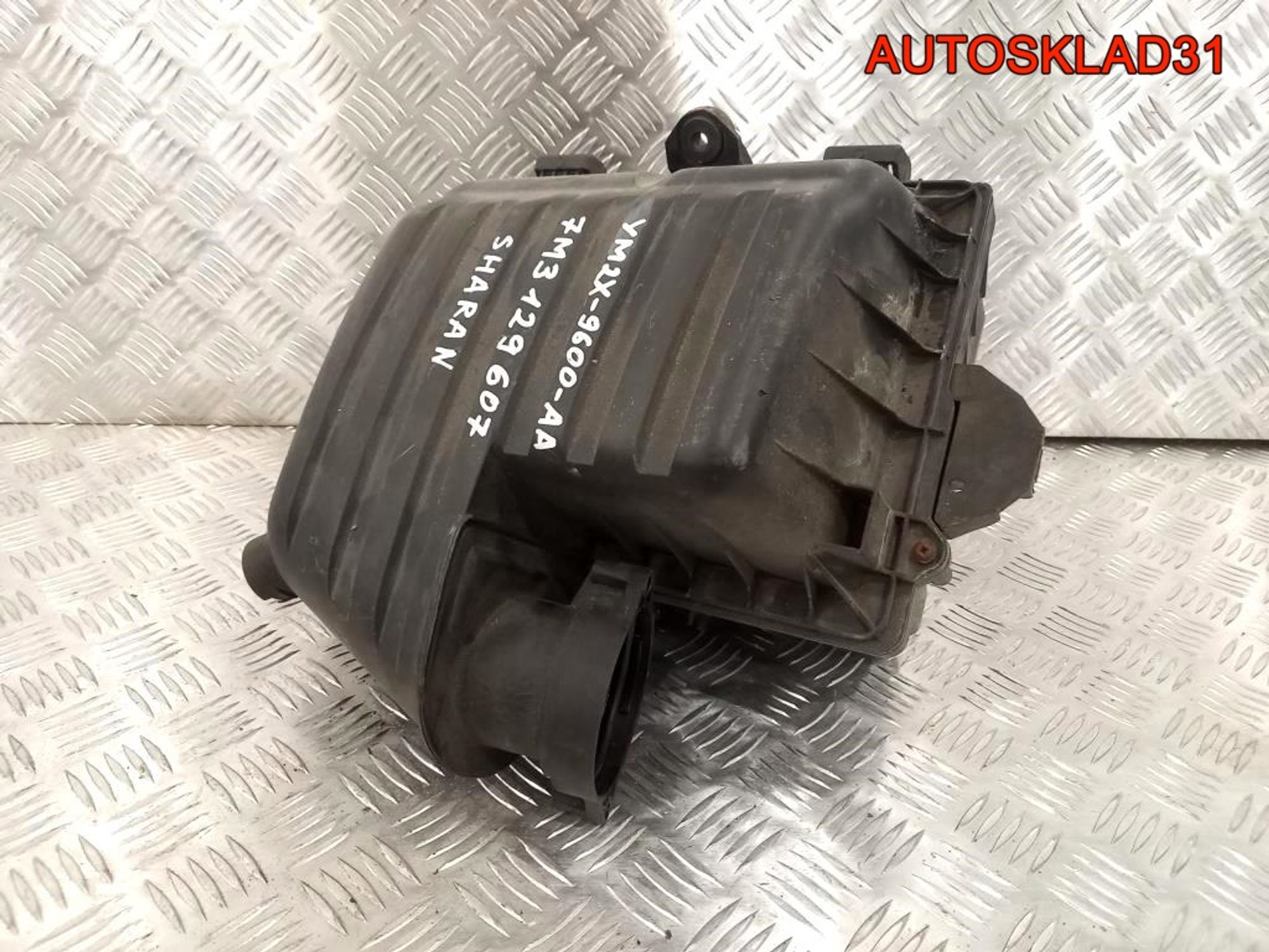 Корпус воздушного фильтра VW Sharan 7M3129607 - АвтоСклад31.рф - авторазборка контрактные б/у запчасти в г. Белгород Корпус воздушного фильтра VW Sharan 7M3129607 - АвтоСклад31.рф - авторазборка контрактные б/у запчасти в г. Белгород