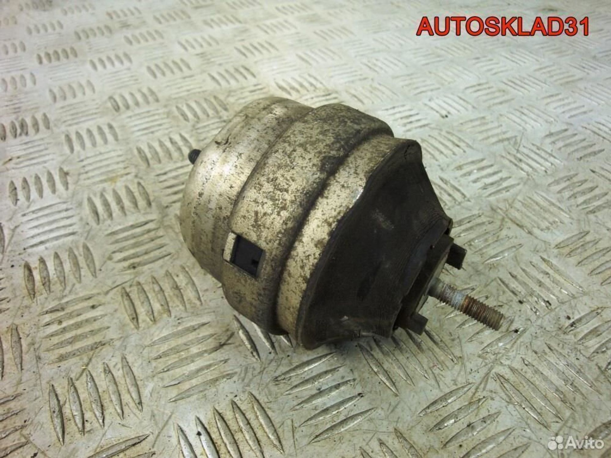 Опора двигателя левая VW Passat B5+ 8D0199379J - АвтоСклад31.рф - авторазборка контрактные б/у запчасти в г. Белгород Опора двигателя левая VW Passat B5+ 8D0199379J - АвтоСклад31.рф - авторазборка контрактные б/у запчасти в г. Белгород