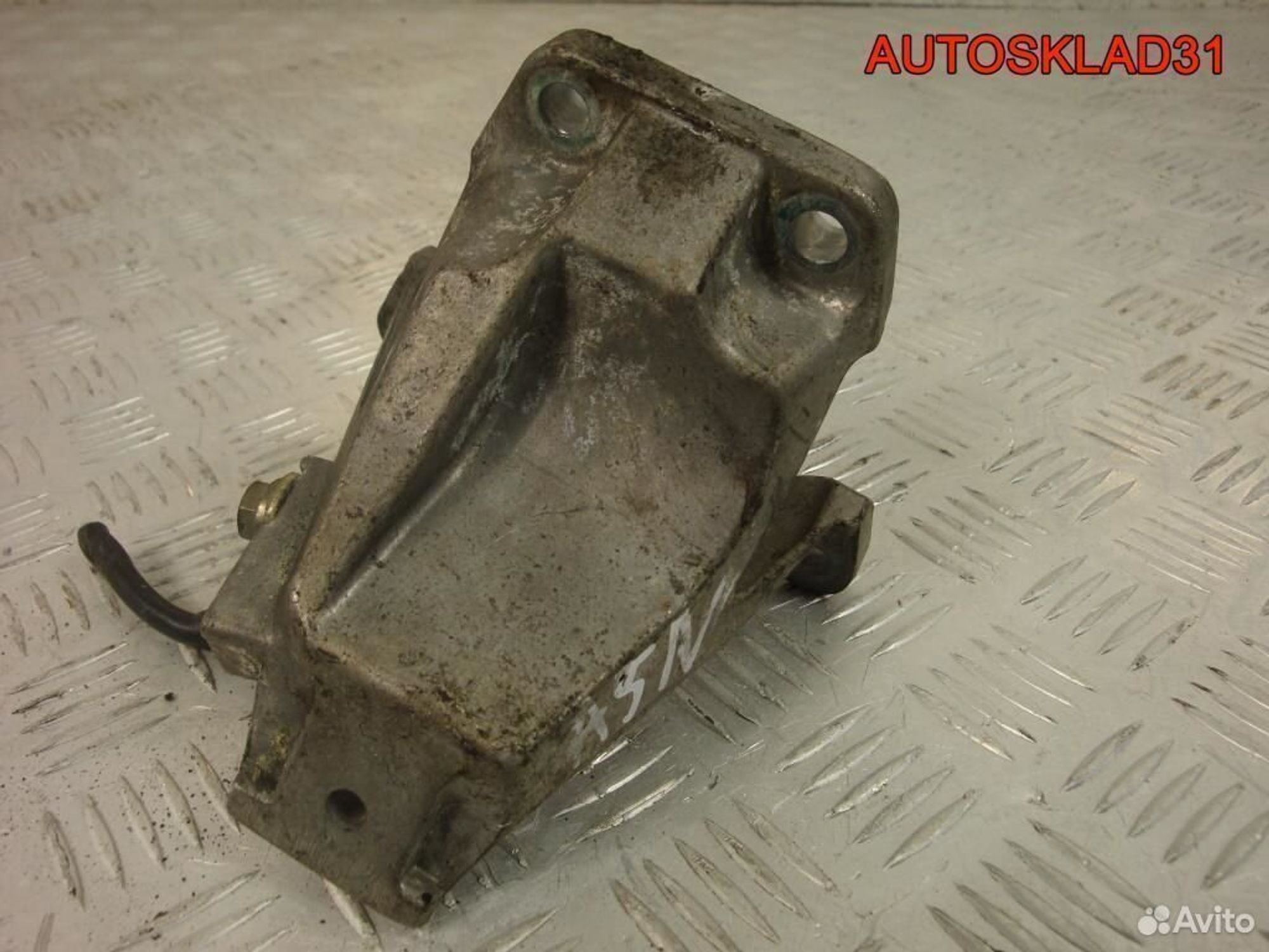 Кронштейн двигателя правый Audi A4 B6 8E0199308H - АвтоСклад31.рф - авторазборка контрактные б/у запчасти в г. Белгород Кронштейн двигателя правый Audi A4 B6 8E0199308H - АвтоСклад31.рф - авторазборка контрактные б/у запчасти в г. Белгород