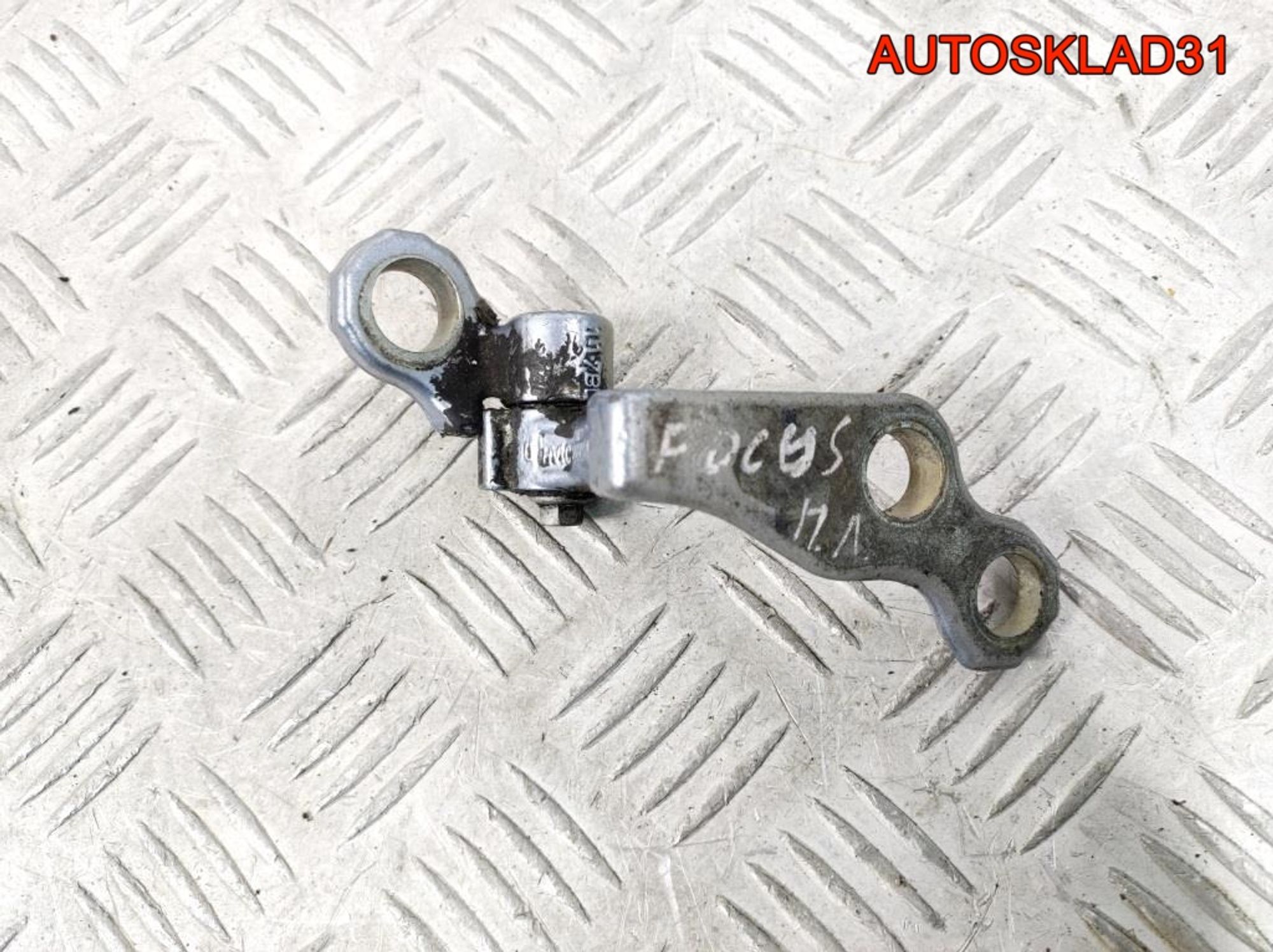 Петля двери передней левой верхняя Ford Focus 2 - АвтоСклад31.рф - авторазборка контрактные б/у запчасти в г. Белгород Петля двери передней левой верхняя Ford Focus 2 - АвтоСклад31.рф - авторазборка контрактные б/у запчасти в г. Белгород