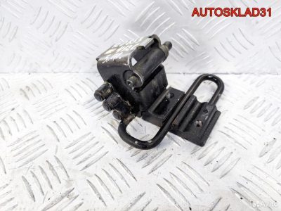 Петля двери задней правой Audi A8 D3 4E0833412C - АвтоСклад31.рф - авторазборка контрактные б/у запчасти в г. Белгород