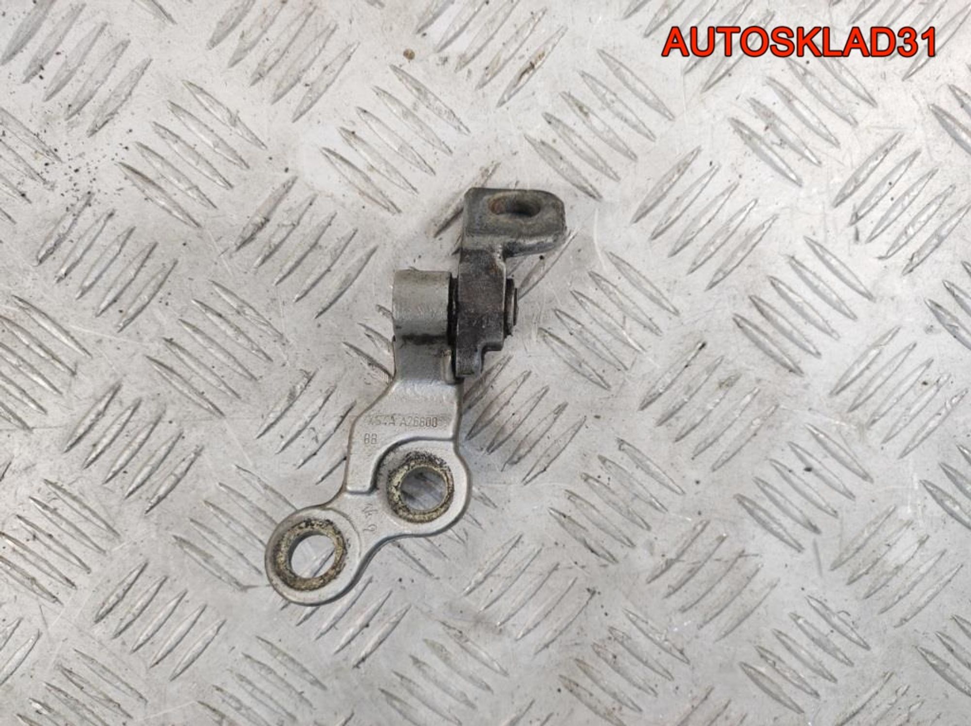 Петля двери задней правой Ford Focus 1 XS4AA26800BB - АвтоСклад31.рф - авторазборка контрактные б/у запчасти в г. Белгород Петля двери задней правой Ford Focus 1 XS4AA26800BB - АвтоСклад31.рф - авторазборка контрактные б/у запчасти в г. Белгород