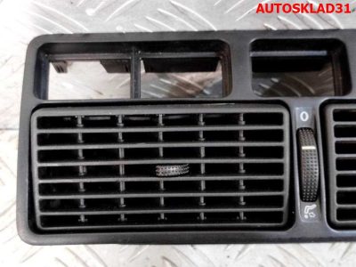 Дефлектор воздушный центральный VW Golf 4 1J0819728C - АвтоСклад31.рф - авторазборка контрактные б/у запчасти в г. Белгород