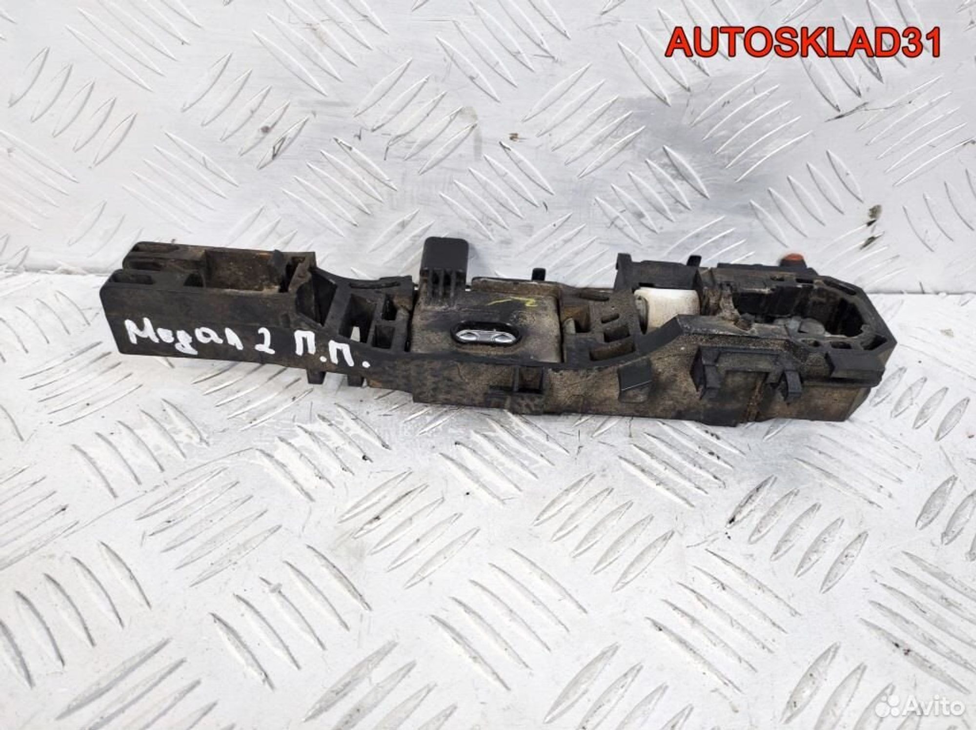 Кронштейн ручки передней правой Renault Megane 2 - АвтоСклад31.рф - авторазборка контрактные б/у запчасти в г. Белгород Кронштейн ручки передней правой Renault Megane 2 - АвтоСклад31.рф - авторазборка контрактные б/у запчасти в г. Белгород