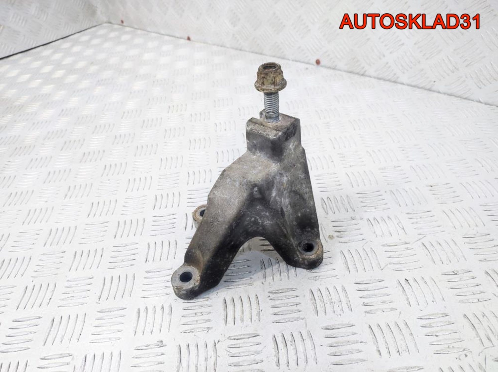 Кронштейн левый МКПП Ford Focus 1 98AB7M125CG - АвтоСклад31.рф - авторазборка контрактные б/у запчасти в г. Белгород Кронштейн левый МКПП Ford Focus 1 98AB7M125CG - АвтоСклад31.рф - авторазборка контрактные б/у запчасти в г. Белгород