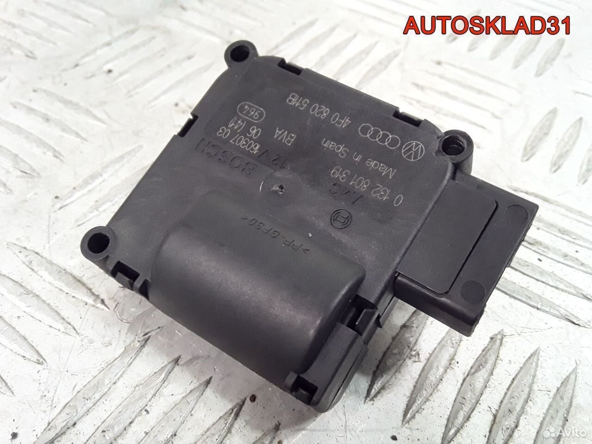Моторчик заслонки отопителя VW Touareg 4F0820511B - АвтоСклад31.рф - авторазборка контрактные б/у запчасти в г. Белгород Моторчик заслонки отопителя VW Touareg 4F0820511B - АвтоСклад31.рф - авторазборка контрактные б/у запчасти в г. Белгород
