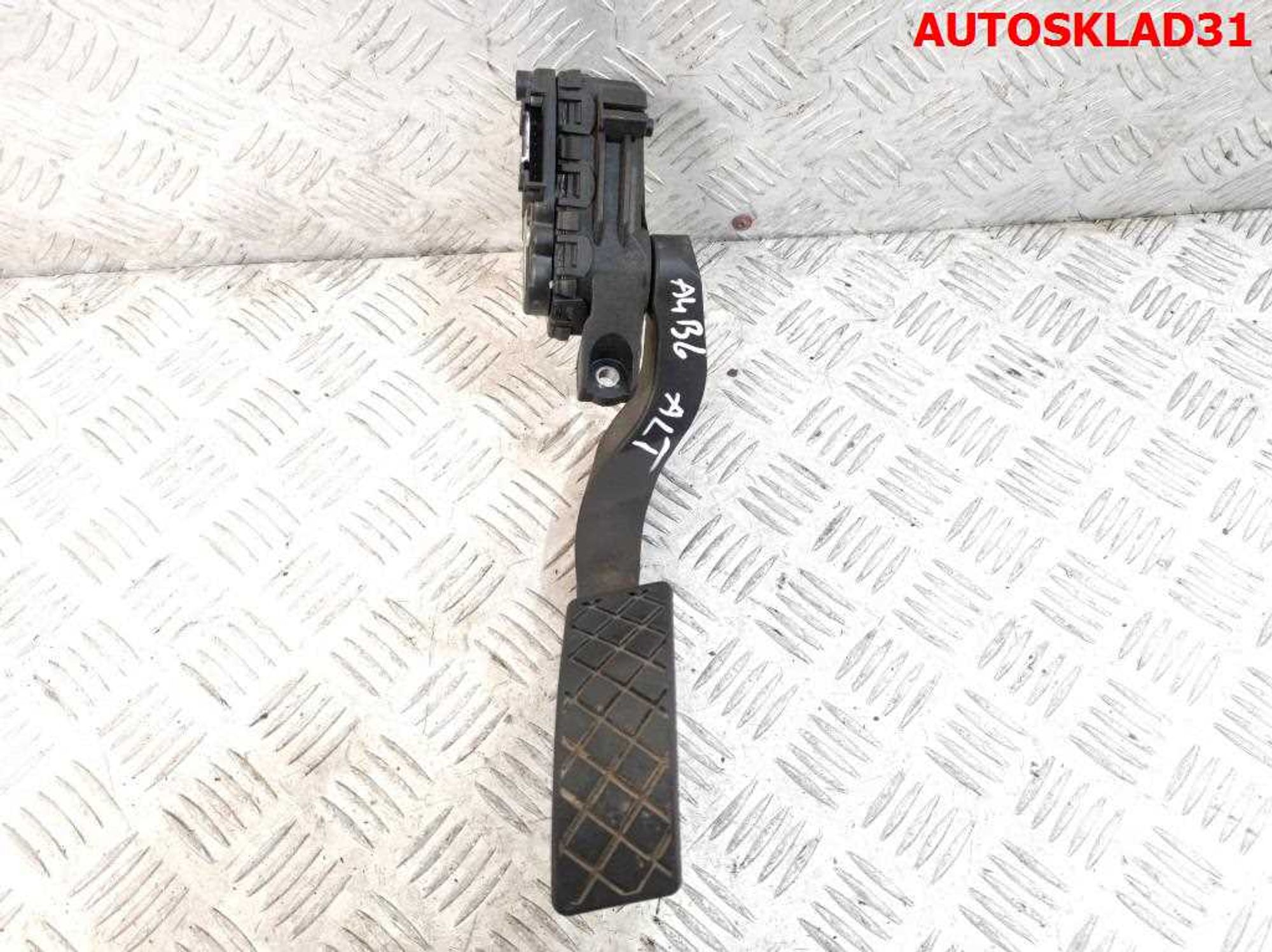 Педаль газа Audi A4 B6 2,0 ALT Бензин 8E1721523С - АвтоСклад31.рф - авторазборка контрактные б/у запчасти в г. Белгород Педаль газа Audi A4 B6 2,0 ALT Бензин 8E1721523С - АвтоСклад31.рф - авторазборка контрактные б/у запчасти в г. Белгород