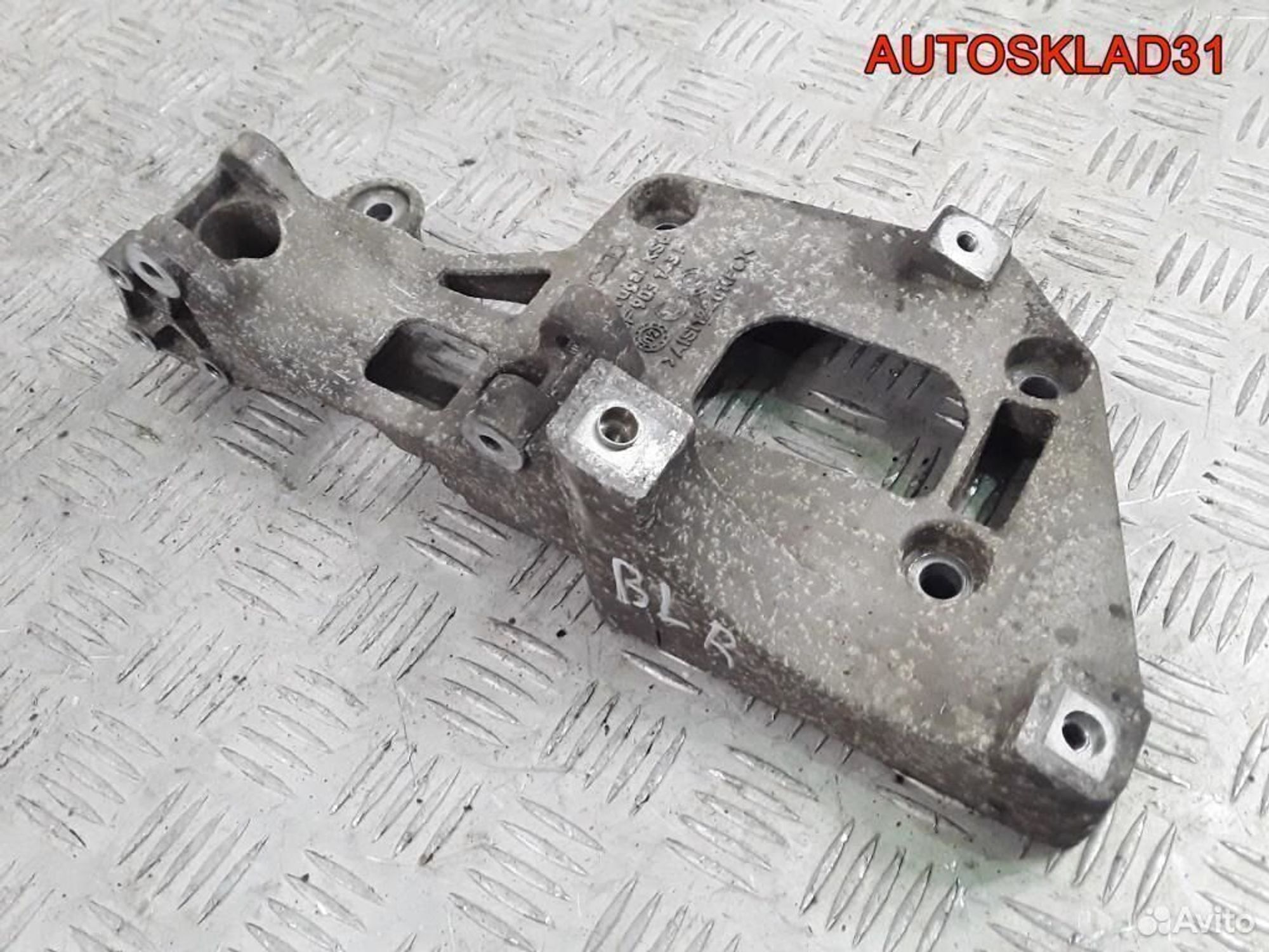 Кронштейн генератора VW Passat B6 BLR 06F903143F - АвтоСклад31.рф - авторазборка контрактные б/у запчасти в г. Белгород Кронштейн генератора VW Passat B6 BLR 06F903143F - АвтоСклад31.рф - авторазборка контрактные б/у запчасти в г. Белгород