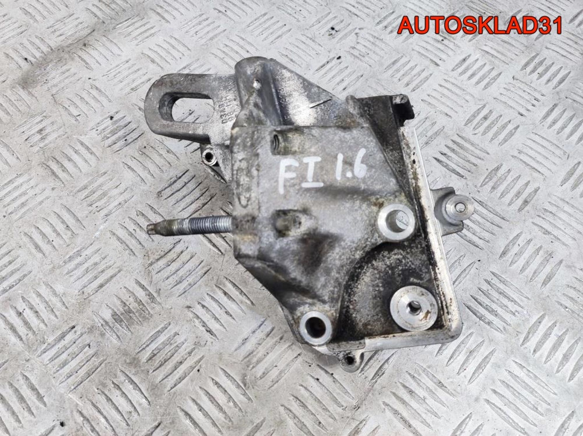 Кронштейн двигателя правый Ford Focus 1 98MM6F001A1A - АвтоСклад31.рф - авторазборка контрактные б/у запчасти в г. Белгород Кронштейн двигателя правый Ford Focus 1 98MM6F001A1A - АвтоСклад31.рф - авторазборка контрактные б/у запчасти в г. Белгород