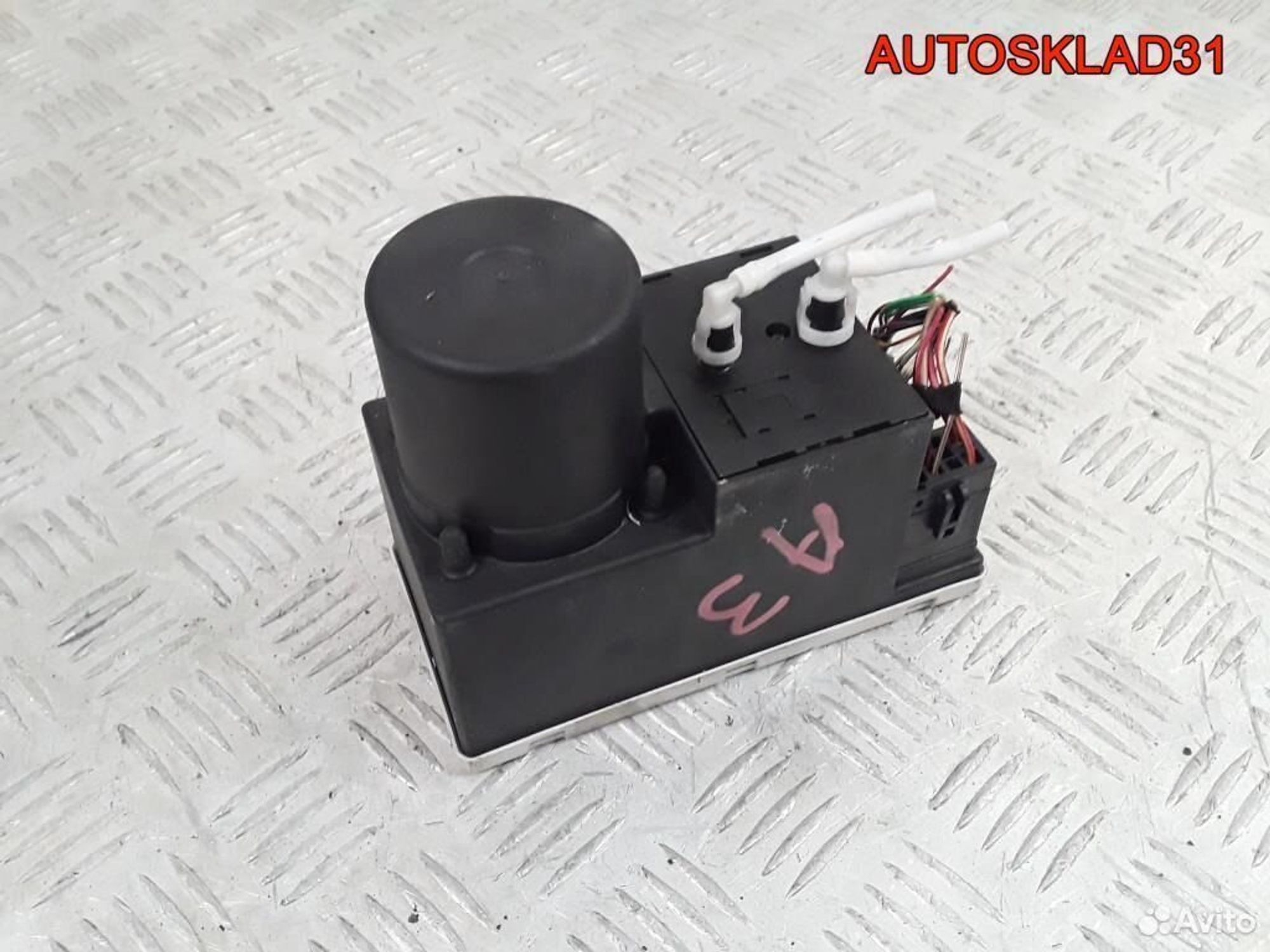 Компрессор центрального замка Audi A3 8L0862257K - АвтоСклад31.рф - авторазборка контрактные б/у запчасти в г. Белгород Компрессор центрального замка Audi A3 8L0862257K - АвтоСклад31.рф - авторазборка контрактные б/у запчасти в г. Белгород
