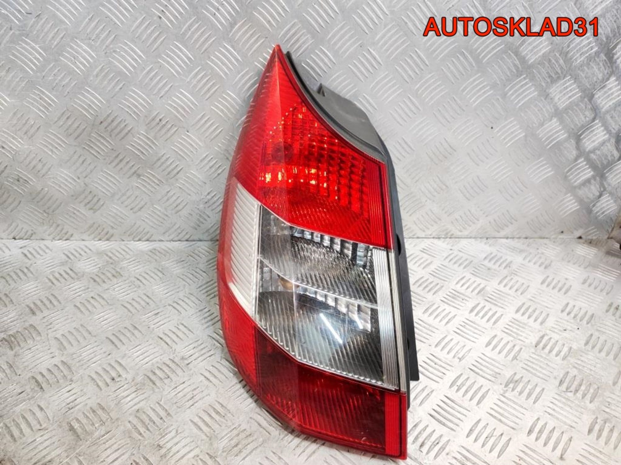 Фонарь задний левый Renault Scenic 2 8200493374 - АвтоСклад31.рф - авторазборка контрактные б/у запчасти в г. Белгород Фонарь задний левый Renault Scenic 2 8200493374 - АвтоСклад31.рф - авторазборка контрактные б/у запчасти в г. Белгород