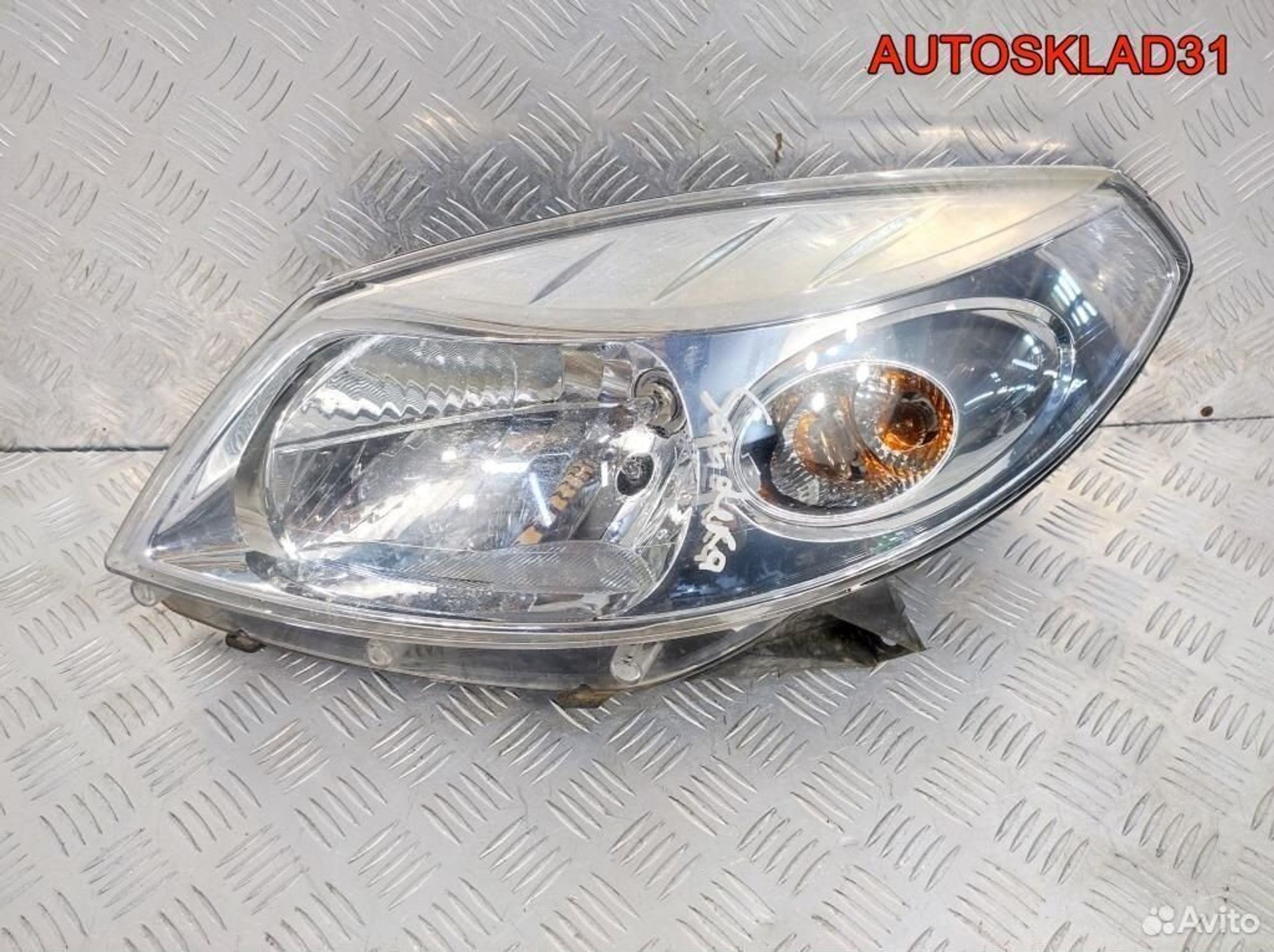 Фара левая Renault Sandero 8200733878 - АвтоСклад31.рф - авторазборка контрактные б/у запчасти в г. Белгород Фара левая Renault Sandero 8200733878 - АвтоСклад31.рф - авторазборка контрактные б/у запчасти в г. Белгород