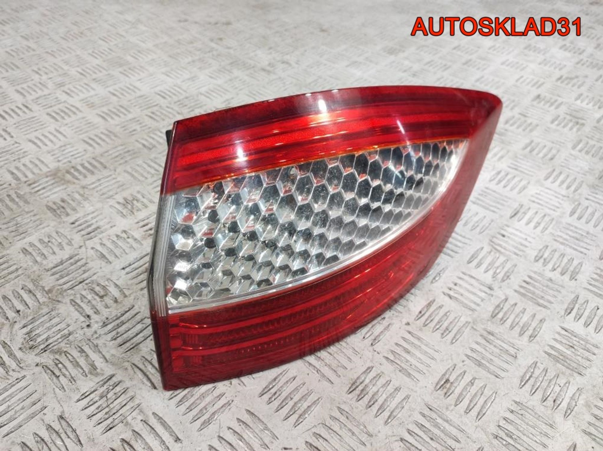 Фонарь задний наружный правый TYC Ford Mondeo 4 11B693012B Combi - АвтоСклад31.рф - авторазборка контрактные б/у запчасти в г. Белгород Фонарь задний наружный правый TYC Ford Mondeo 4 11B693012B Combi - АвтоСклад31.рф - авторазборка контрактные б/у запчасти в г. Белгород