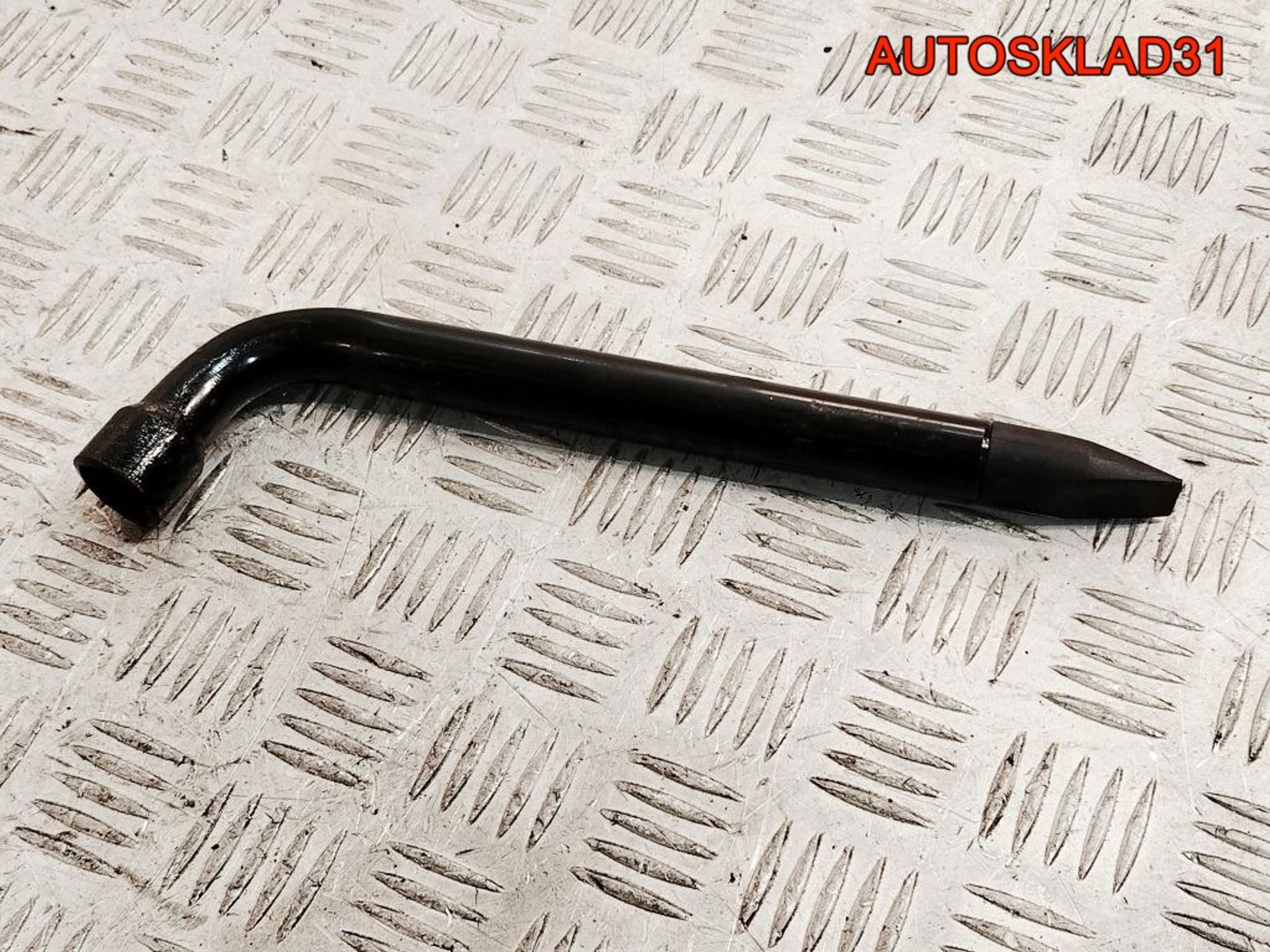 Ключ баллонный Ford Focus 1 93BB17032AB - АвтоСклад31.рф - авторазборка контрактные б/у запчасти в г. Белгород Ключ баллонный Ford Focus 1 93BB17032AB - АвтоСклад31.рф - авторазборка контрактные б/у запчасти в г. Белгород