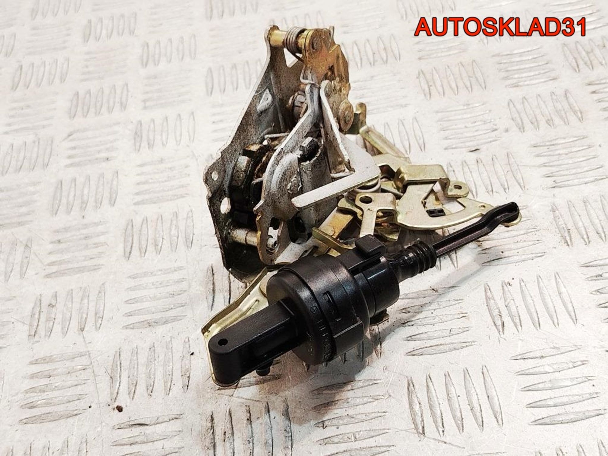 Замок двери задней правой Mercedes Benz W210 A2027300635 - АвтоСклад31.рф - авторазборка контрактные б/у запчасти в г. Белгород Замок двери задней правой Mercedes Benz W210 A2027300635 - АвтоСклад31.рф - авторазборка контрактные б/у запчасти в г. Белгород