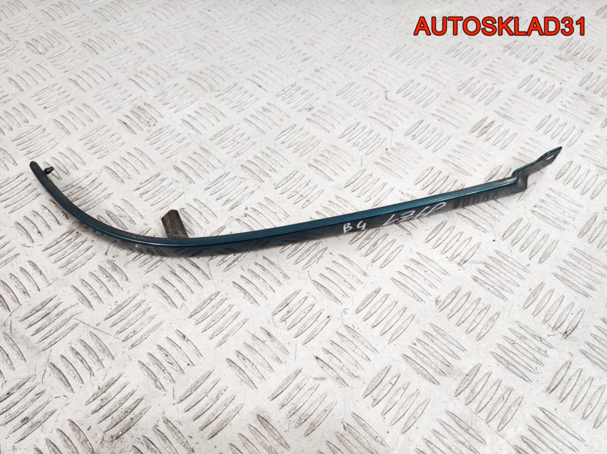 Планка под фару правая Audi 80 B4 8A0853208A - АвтоСклад31.рф - авторазборка контрактные б/у запчасти в г. Белгород Планка под фару правая Audi 80 B4 8A0853208A - АвтоСклад31.рф - авторазборка контрактные б/у запчасти в г. Белгород