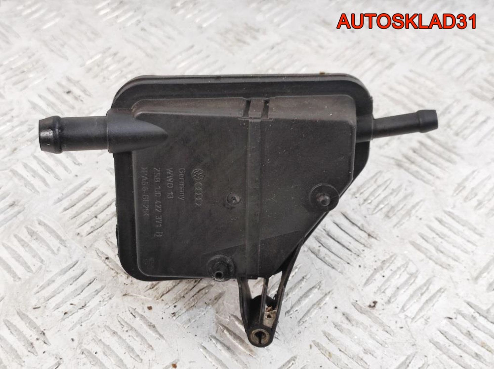 Бачок гидроусилителя Volkswagen Golf 4 1J0422371B - АвтоСклад31.рф - авторазборка контрактные б/у запчасти в г. Белгород Бачок гидроусилителя Volkswagen Golf 4 1J0422371B - АвтоСклад31.рф - авторазборка контрактные б/у запчасти в г. Белгород