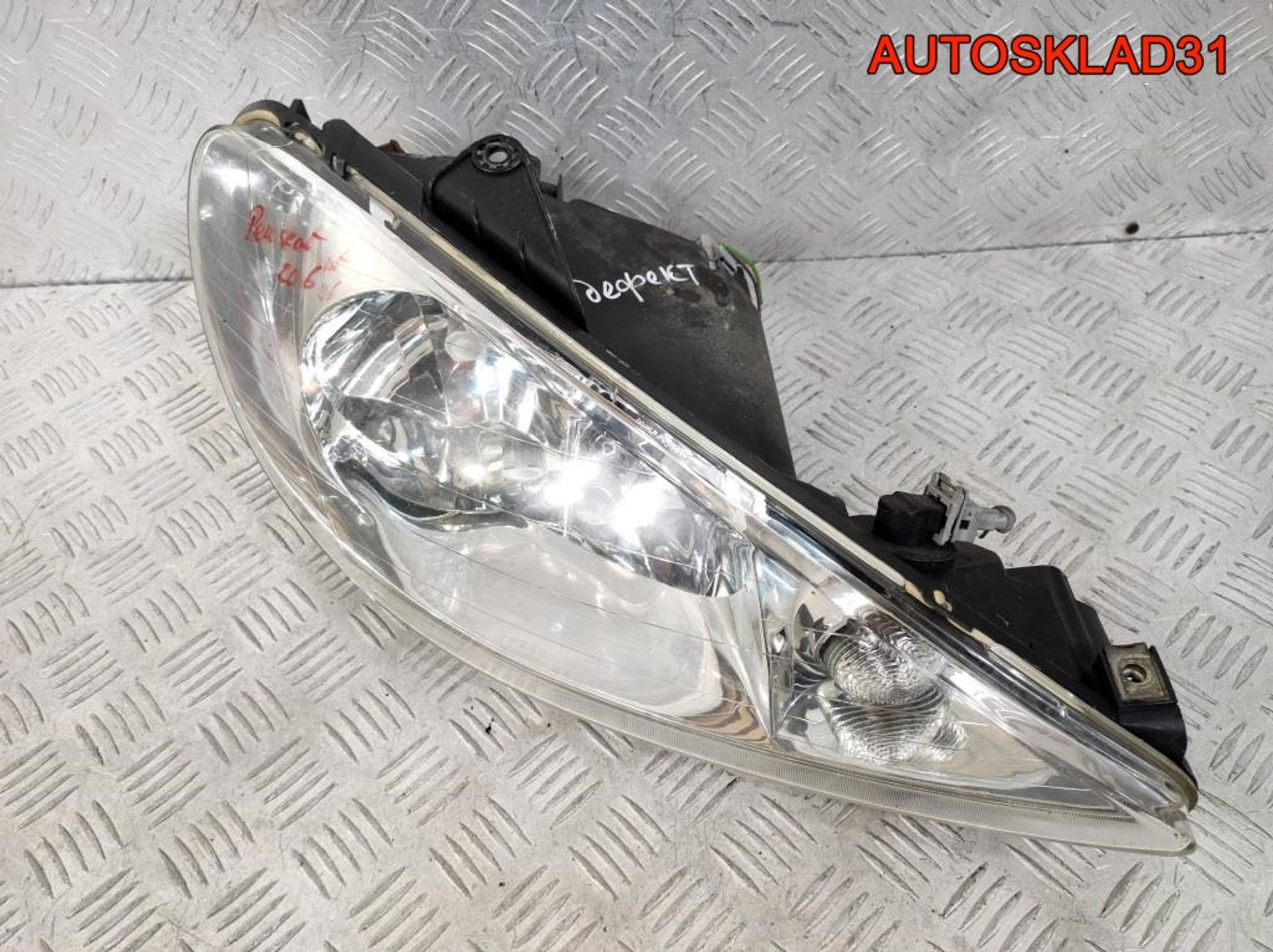 Фара правая Peugeot 206 9628666780 - АвтоСклад31.рф - авторазборка контрактные б/у запчасти в г. Белгород Фара правая Peugeot 206 9628666780 - АвтоСклад31.рф - авторазборка контрактные б/у запчасти в г. Белгород