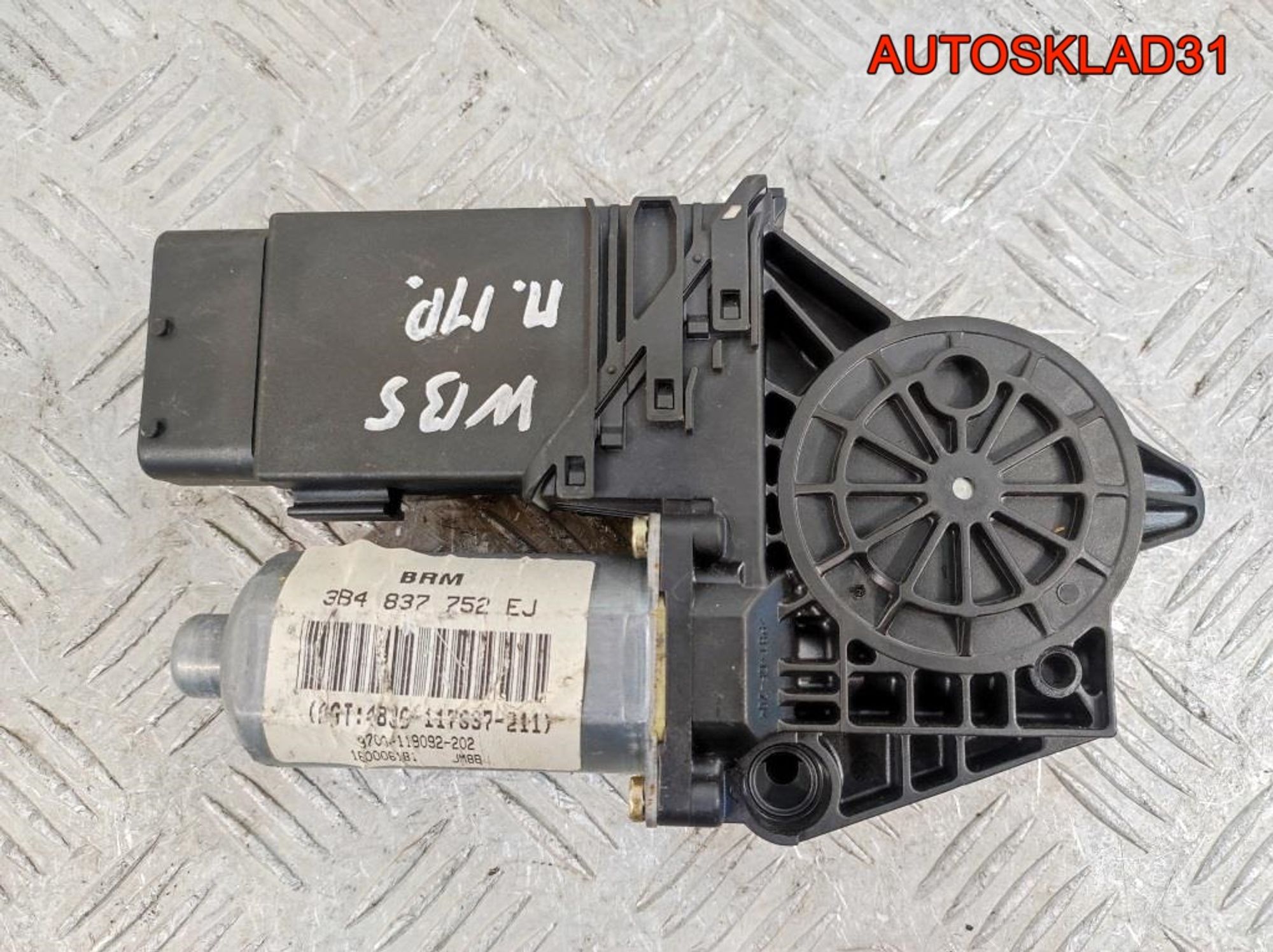 Моторчик стеклоподъёмника передний правый VW Passat B5 3B4837752EJ - АвтоСклад31.рф - авторазборка контрактные б/у запчасти в г. Белгород Моторчик стеклоподъёмника передний правый VW Passat B5 3B4837752EJ - АвтоСклад31.рф - авторазборка контрактные б/у запчасти в г. Белгород